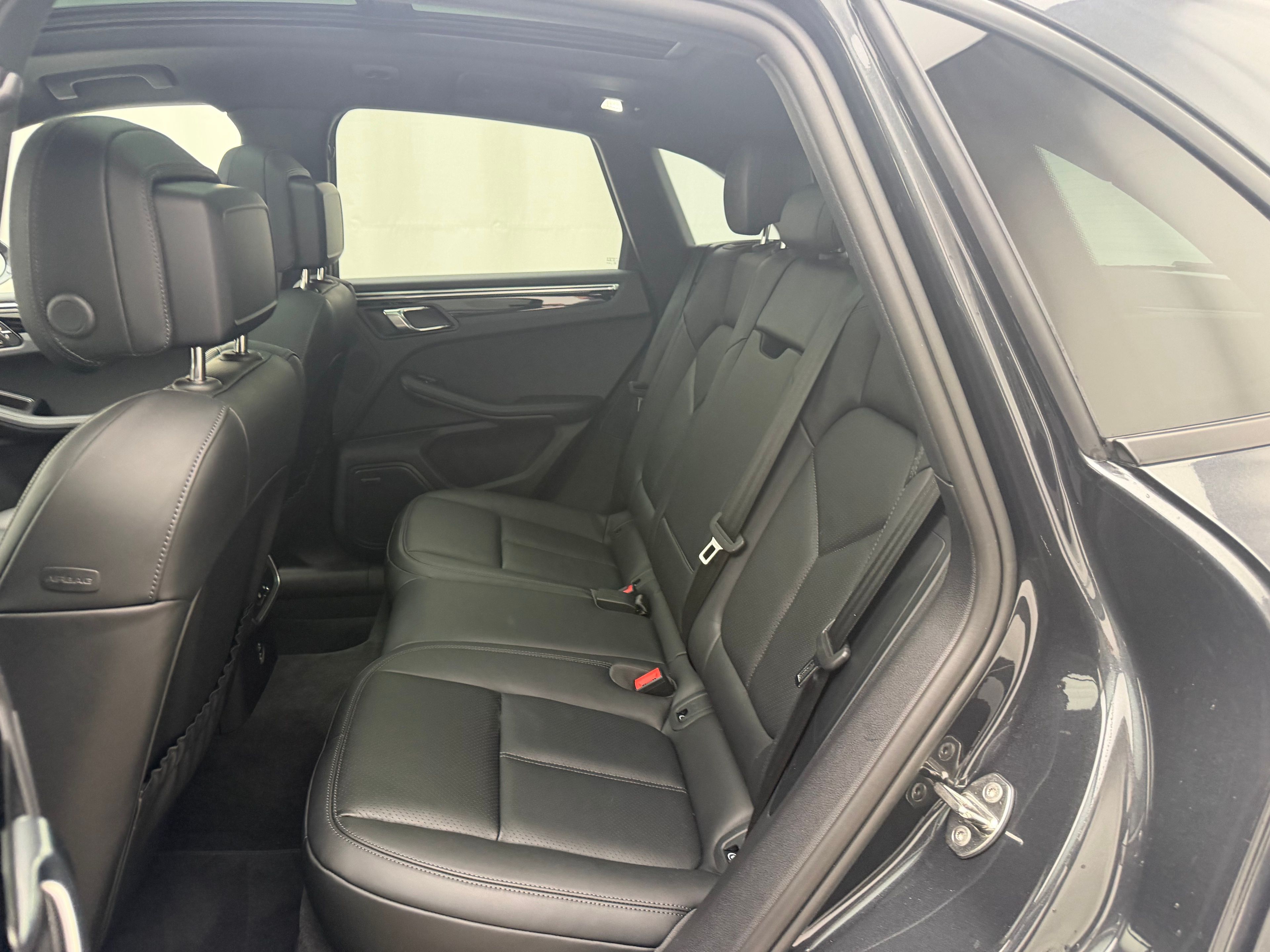 Thumbnail: 2026 Porsche Macan - 25