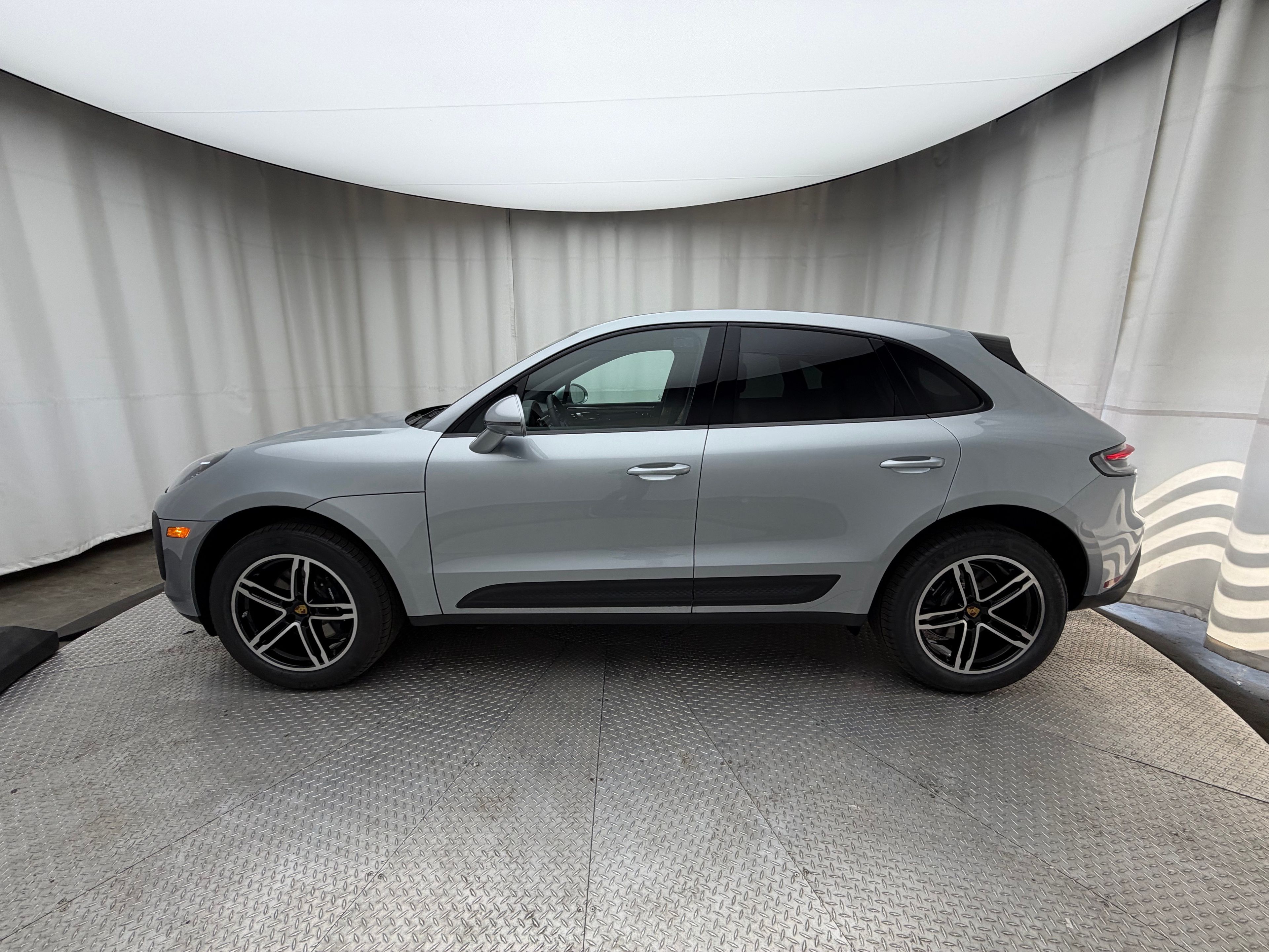 Thumbnail: 2026 Porsche Macan - 2