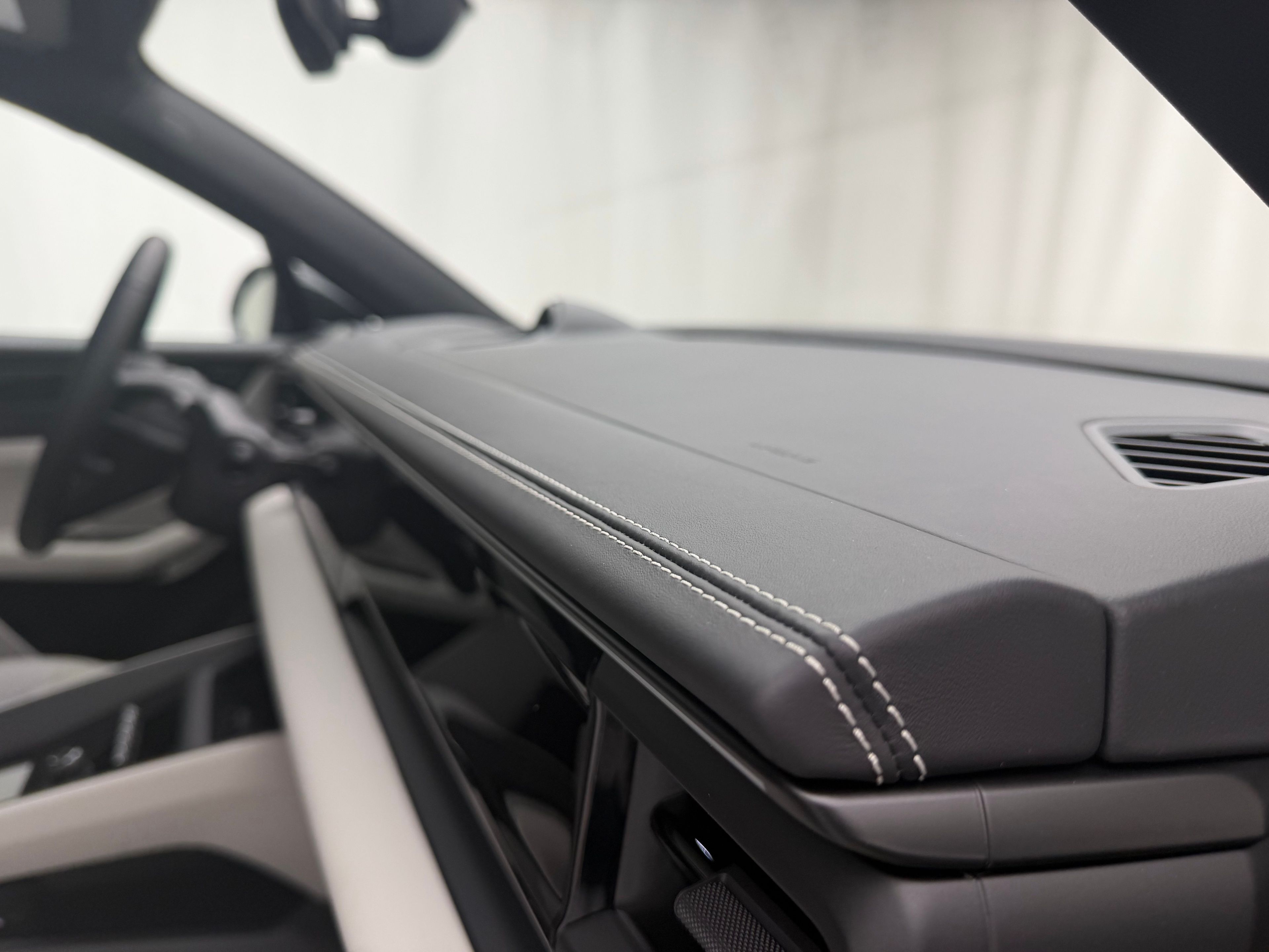 Thumbnail: 2025 Porsche Macan - 22