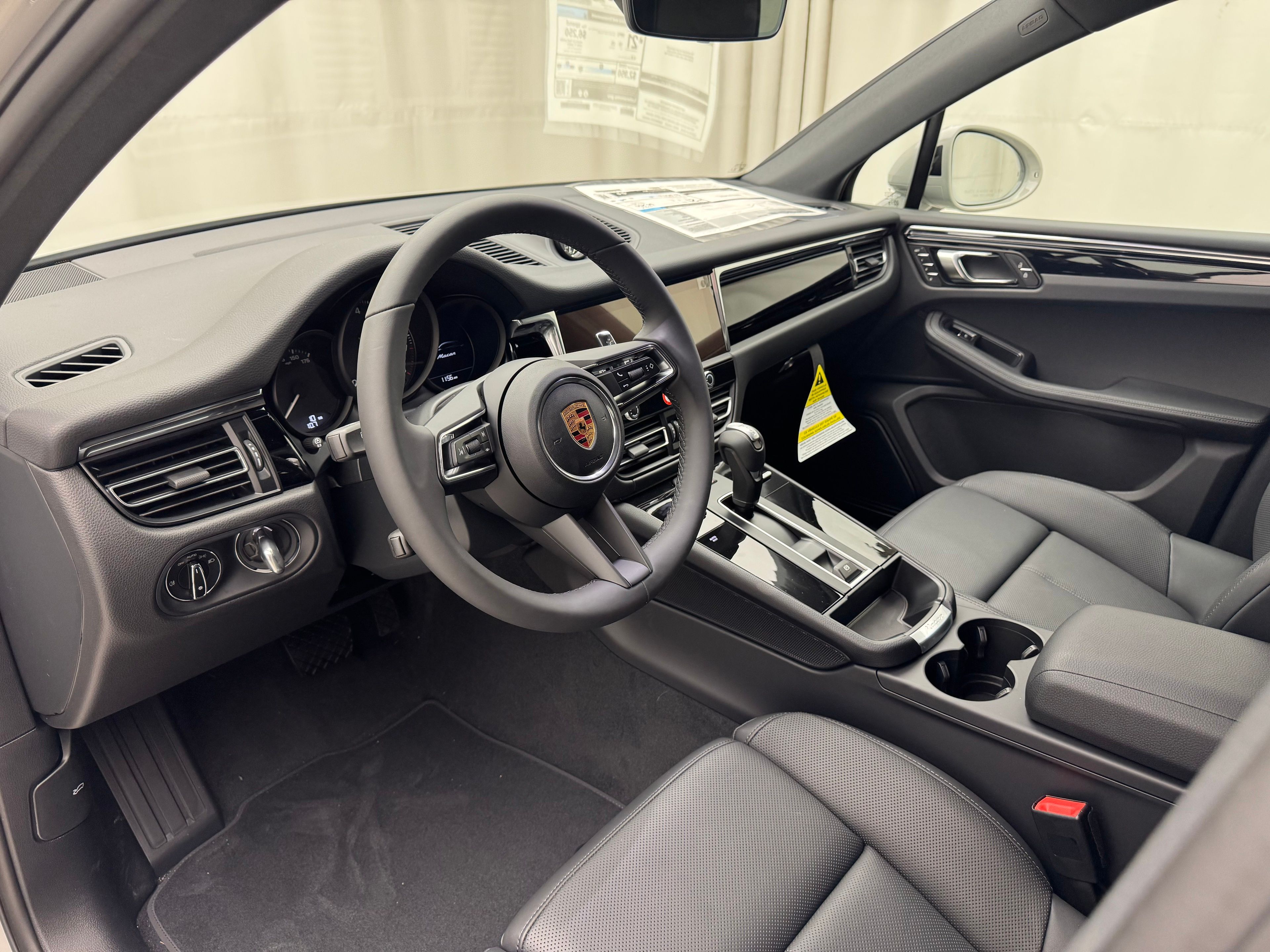 Thumbnail: 2026 Porsche Macan - 4