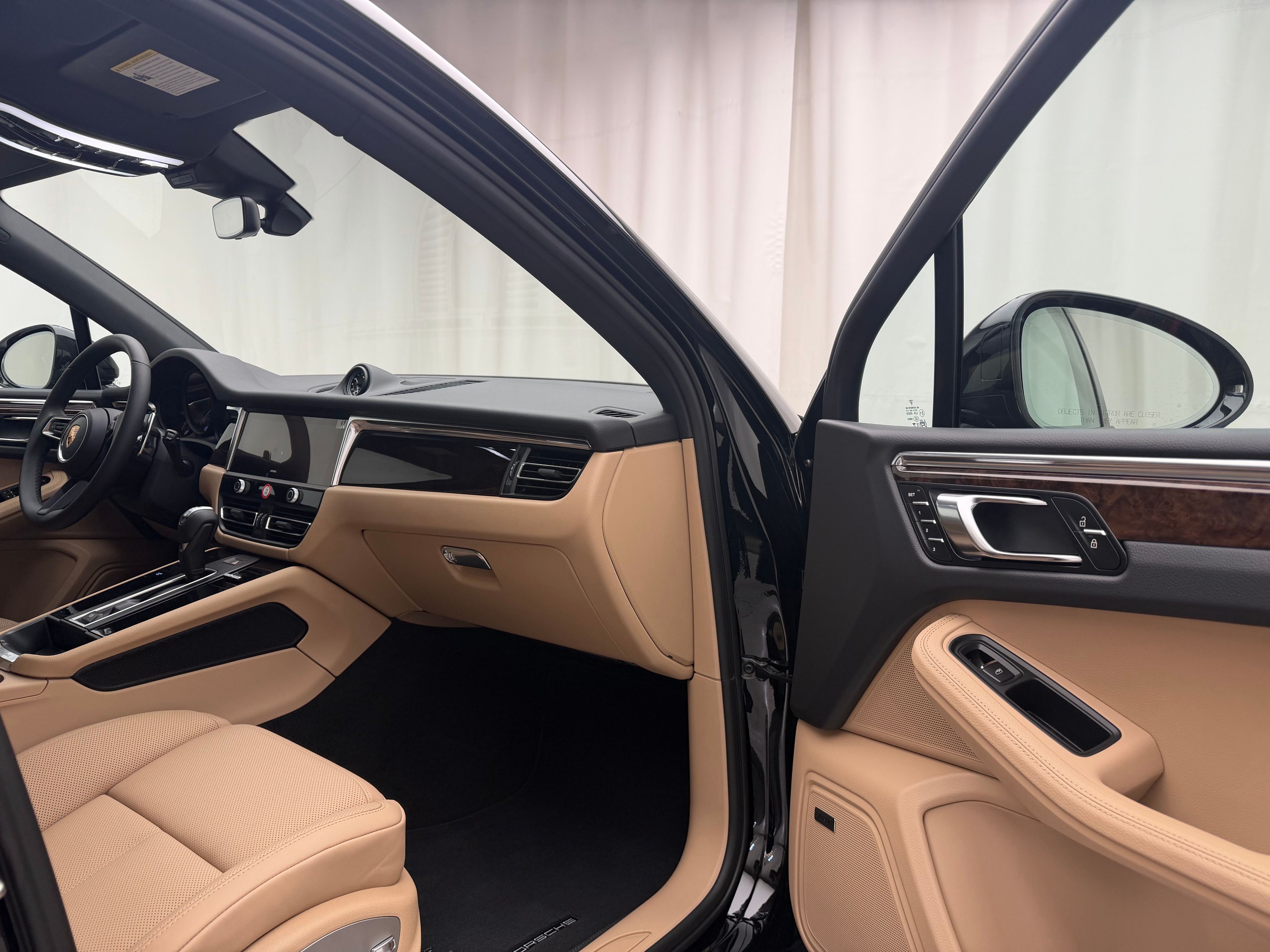 Thumbnail: 2026 Porsche Macan - 15