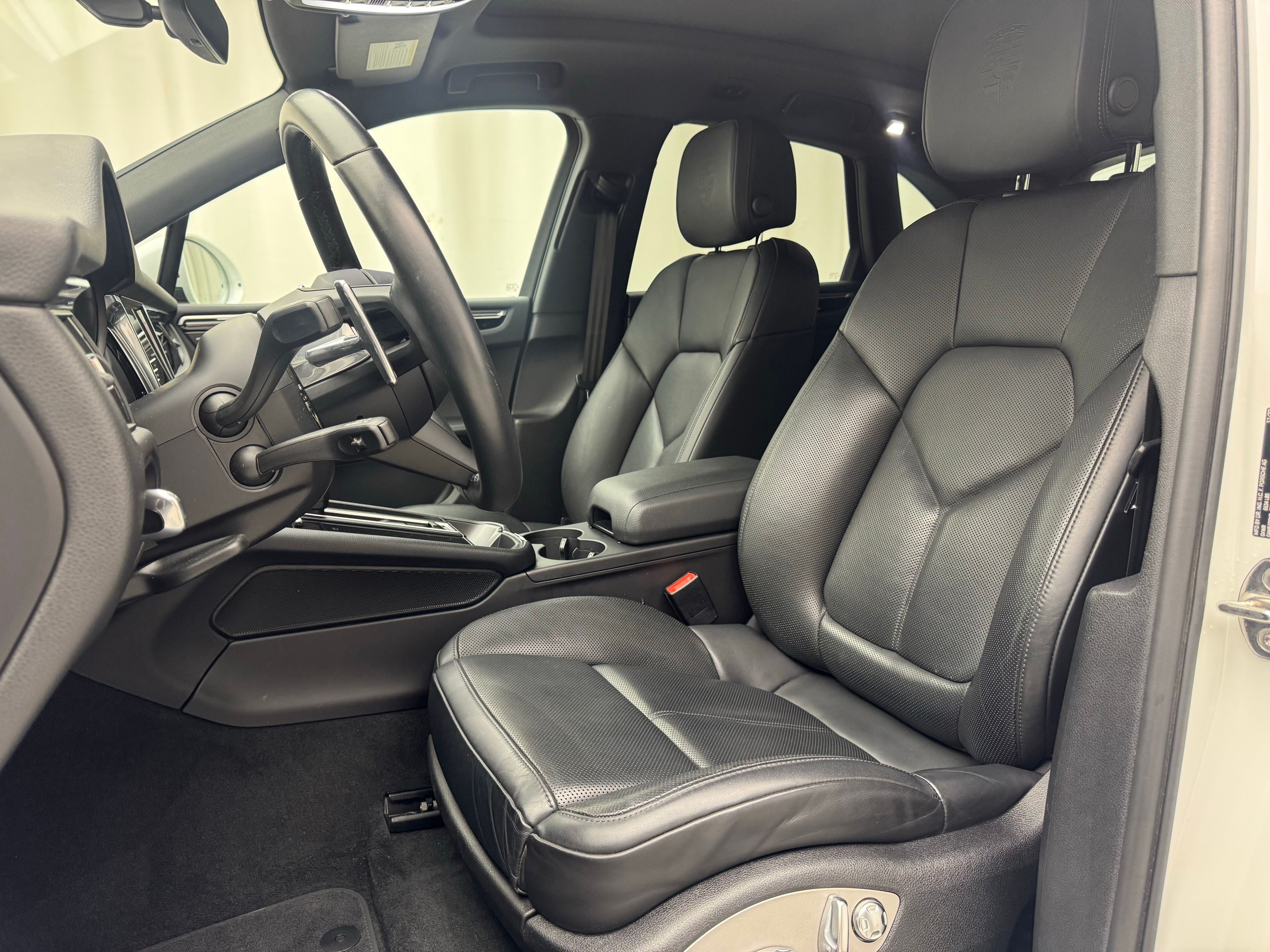 Thumbnail: 2023 Porsche Macan - 4