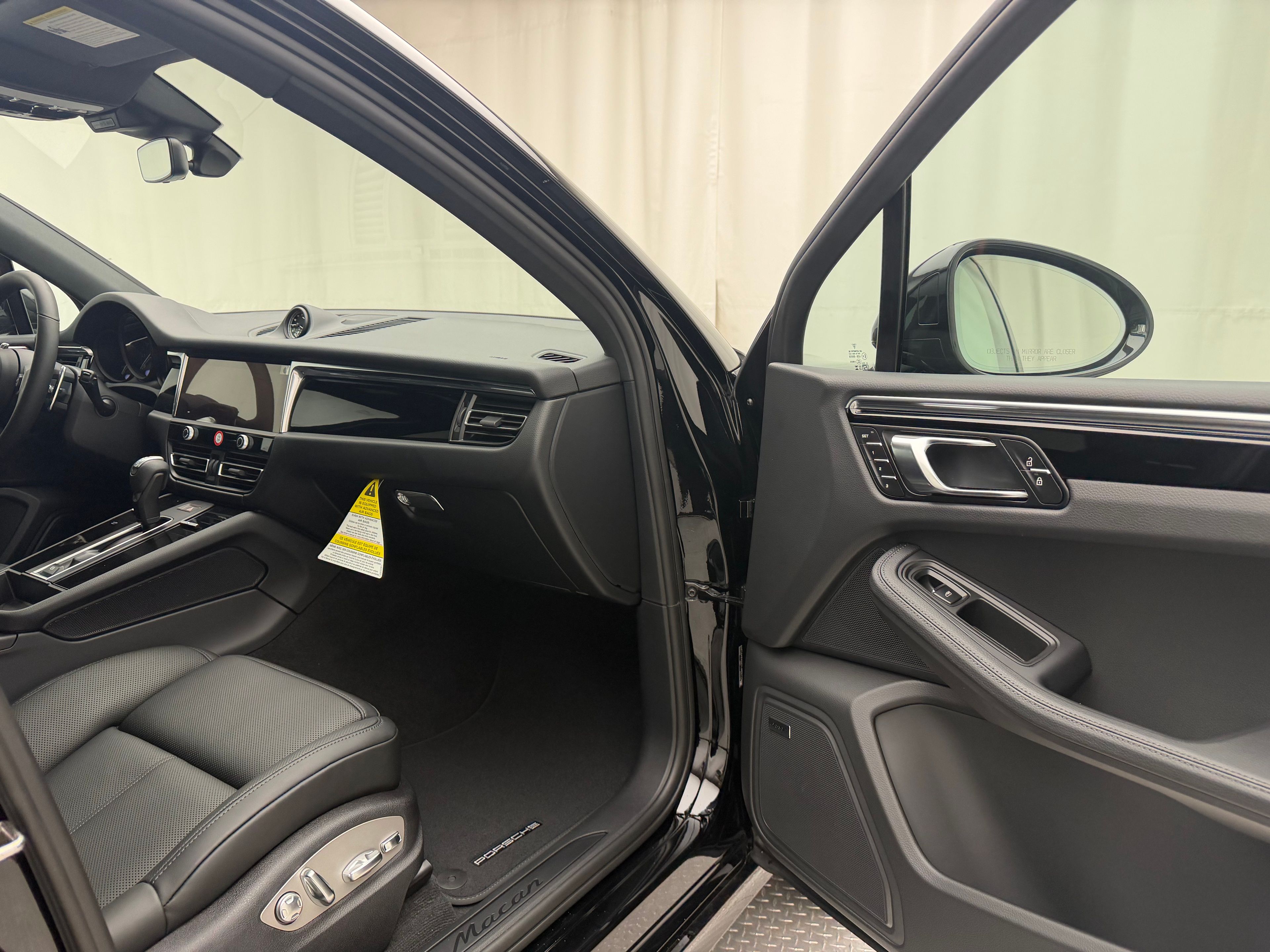 Thumbnail: 2026 Porsche Macan - 15