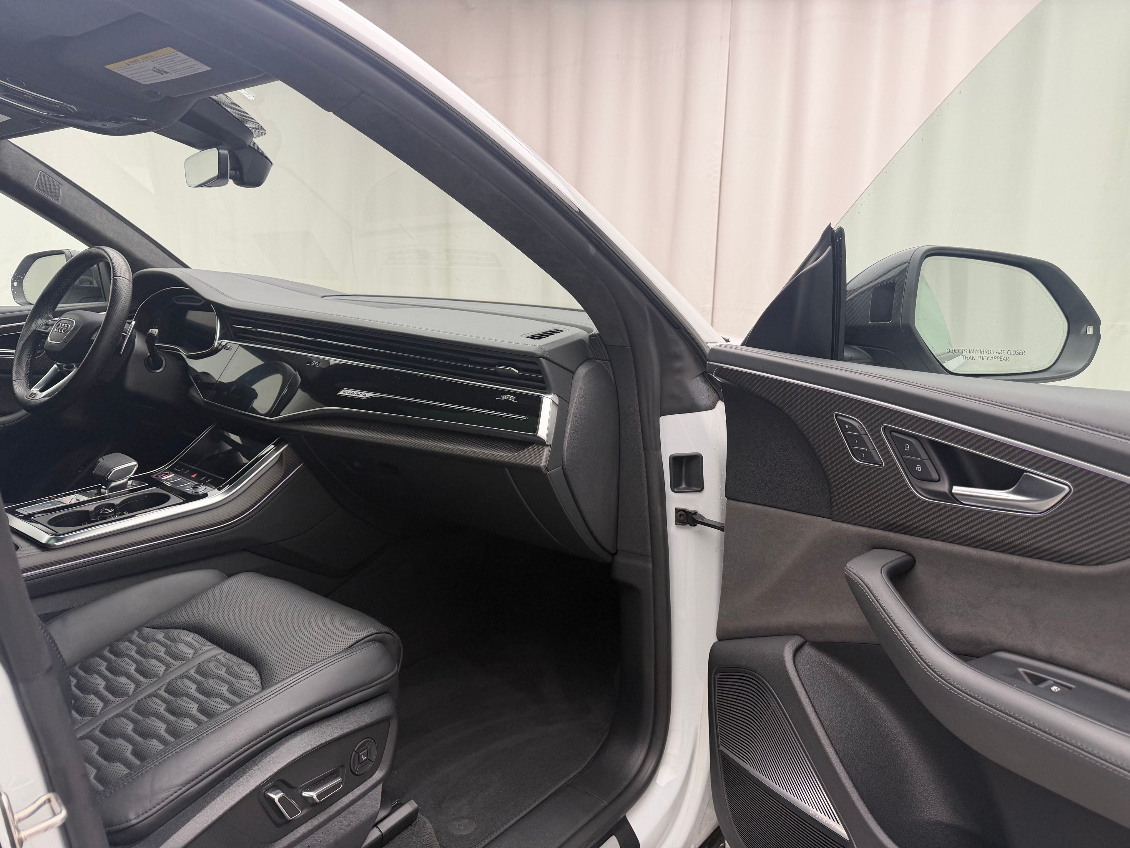 Thumbnail: 2022 Audi RS Q8 - 17