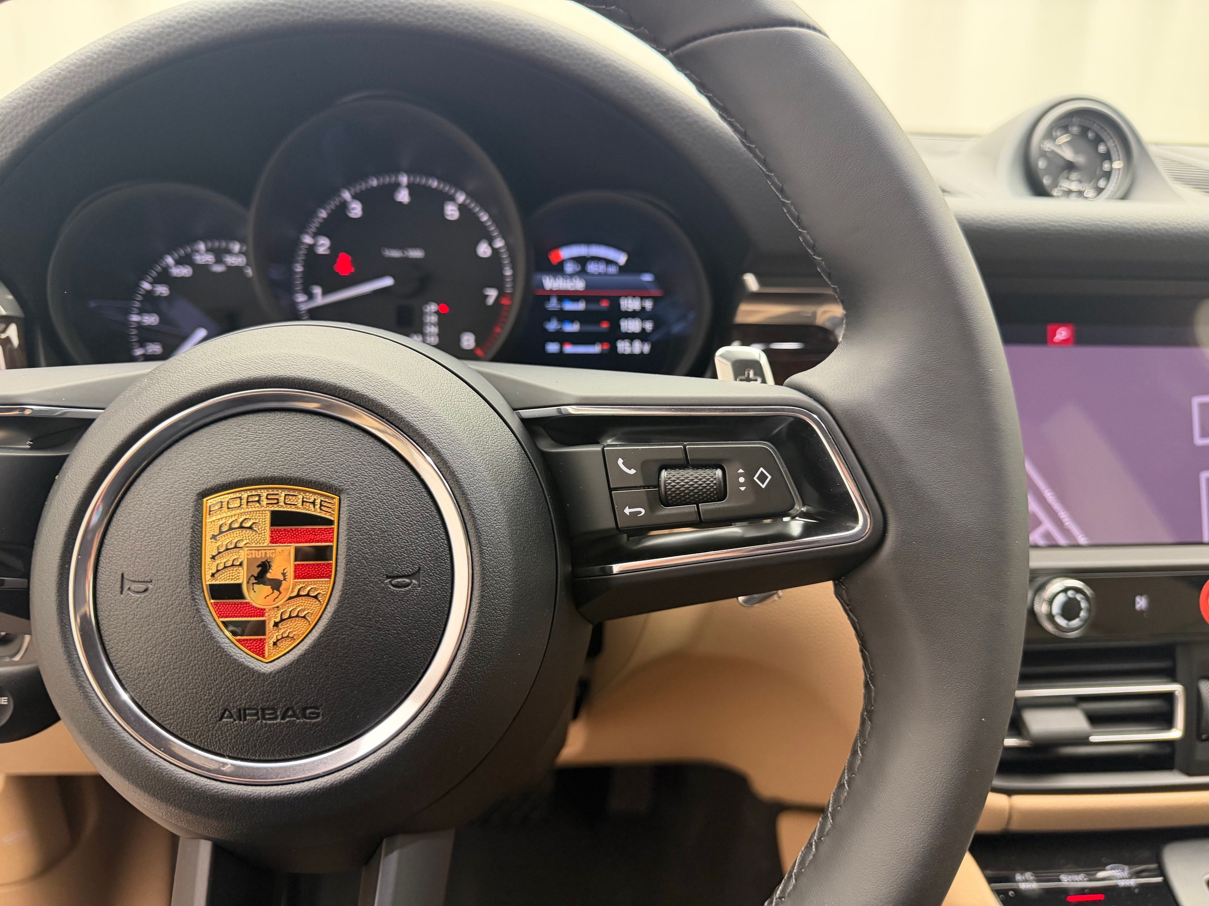 Thumbnail: 2026 Porsche Macan - 25