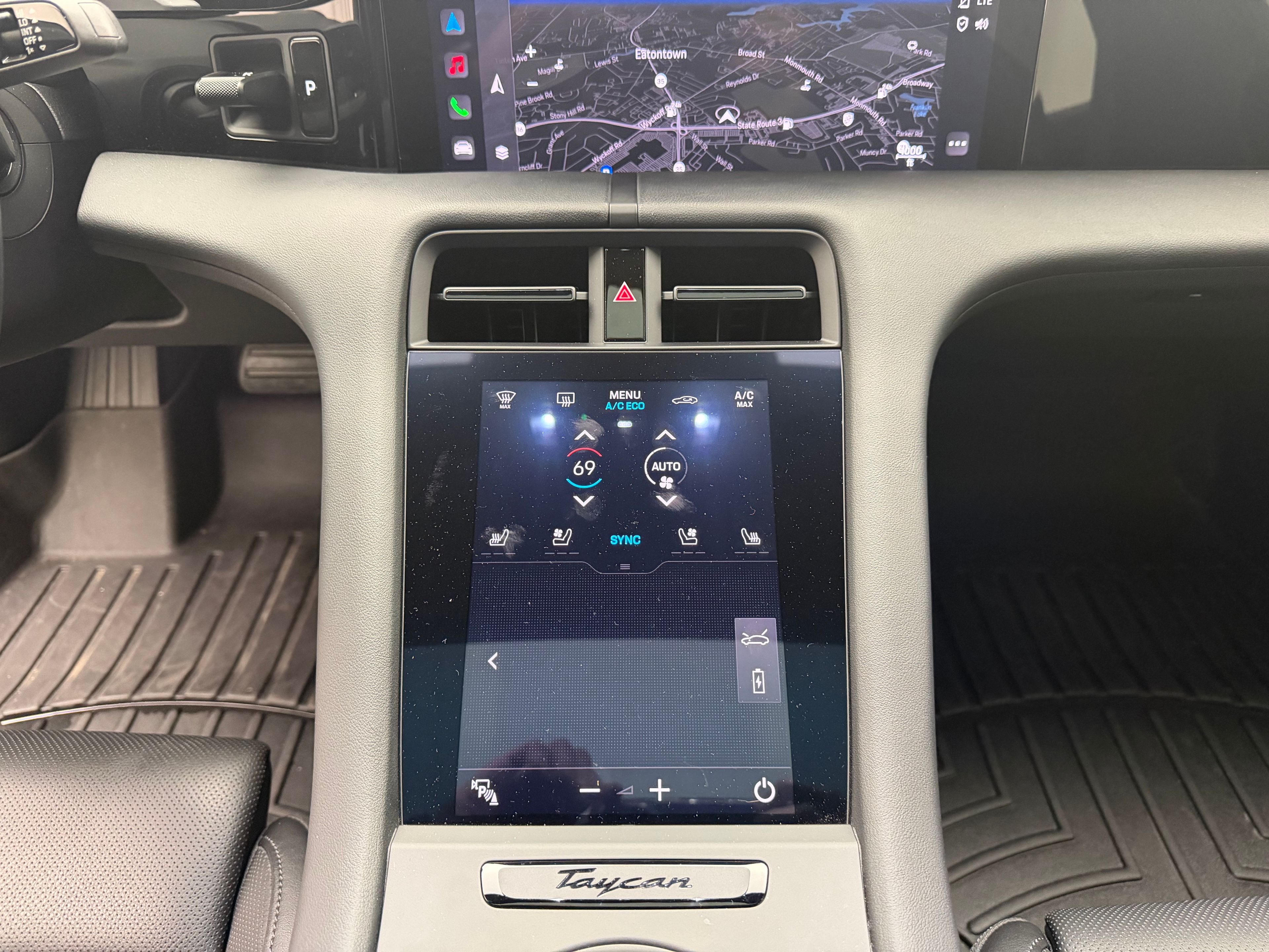 Thumbnail: 2022 Porsche Taycan - 29