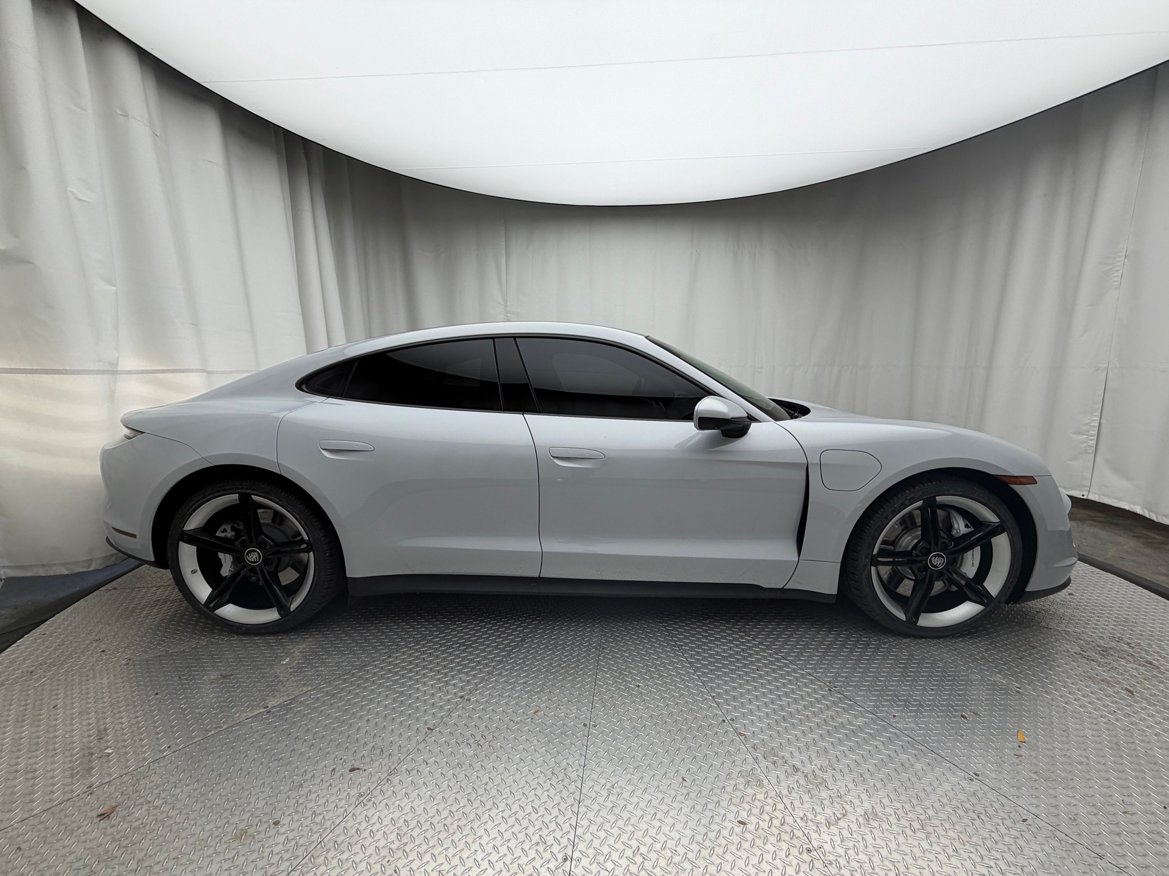 Thumbnail: 2022 Porsche Taycan - 13