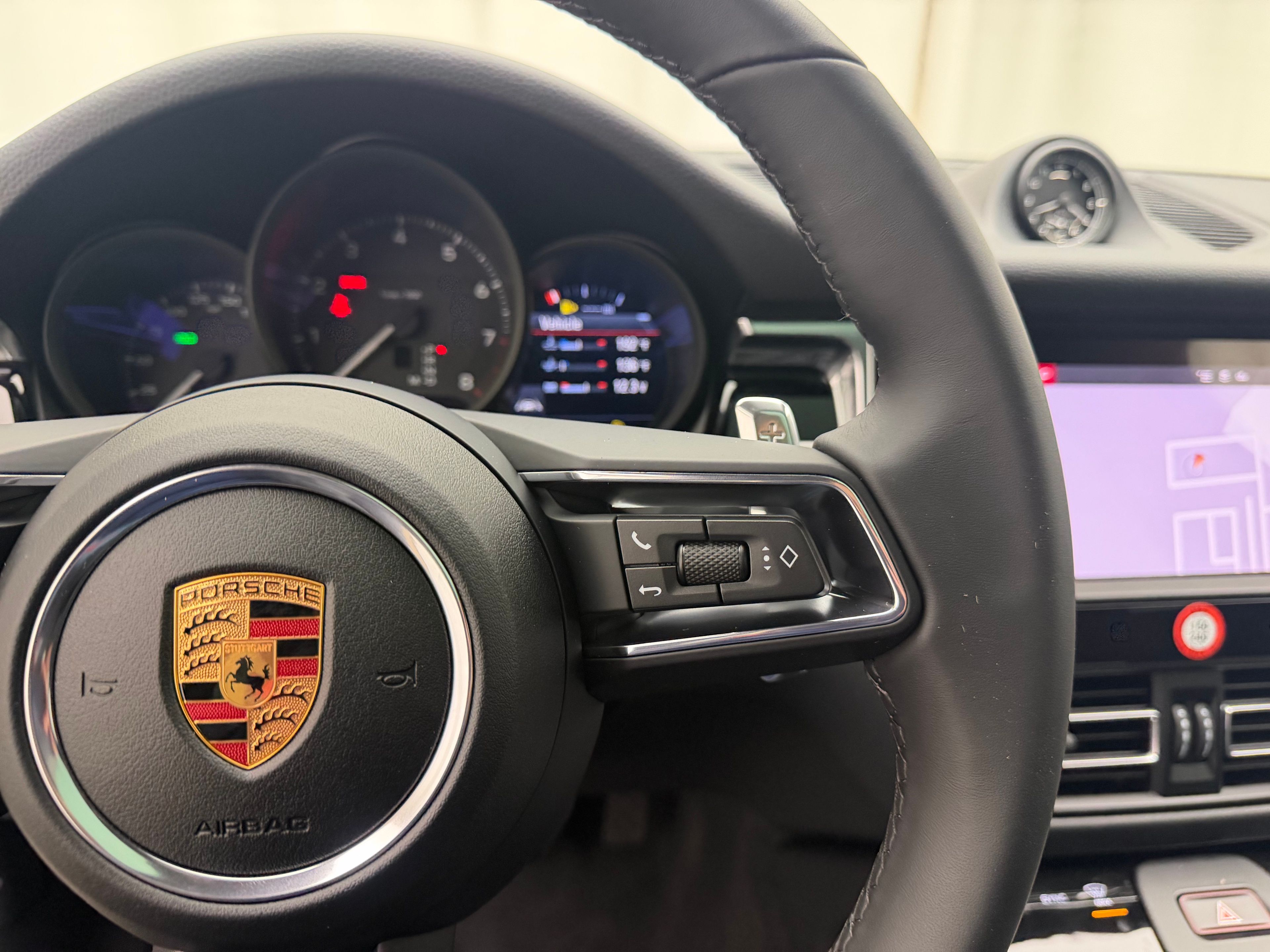 Thumbnail: 2026 Porsche Macan - 27