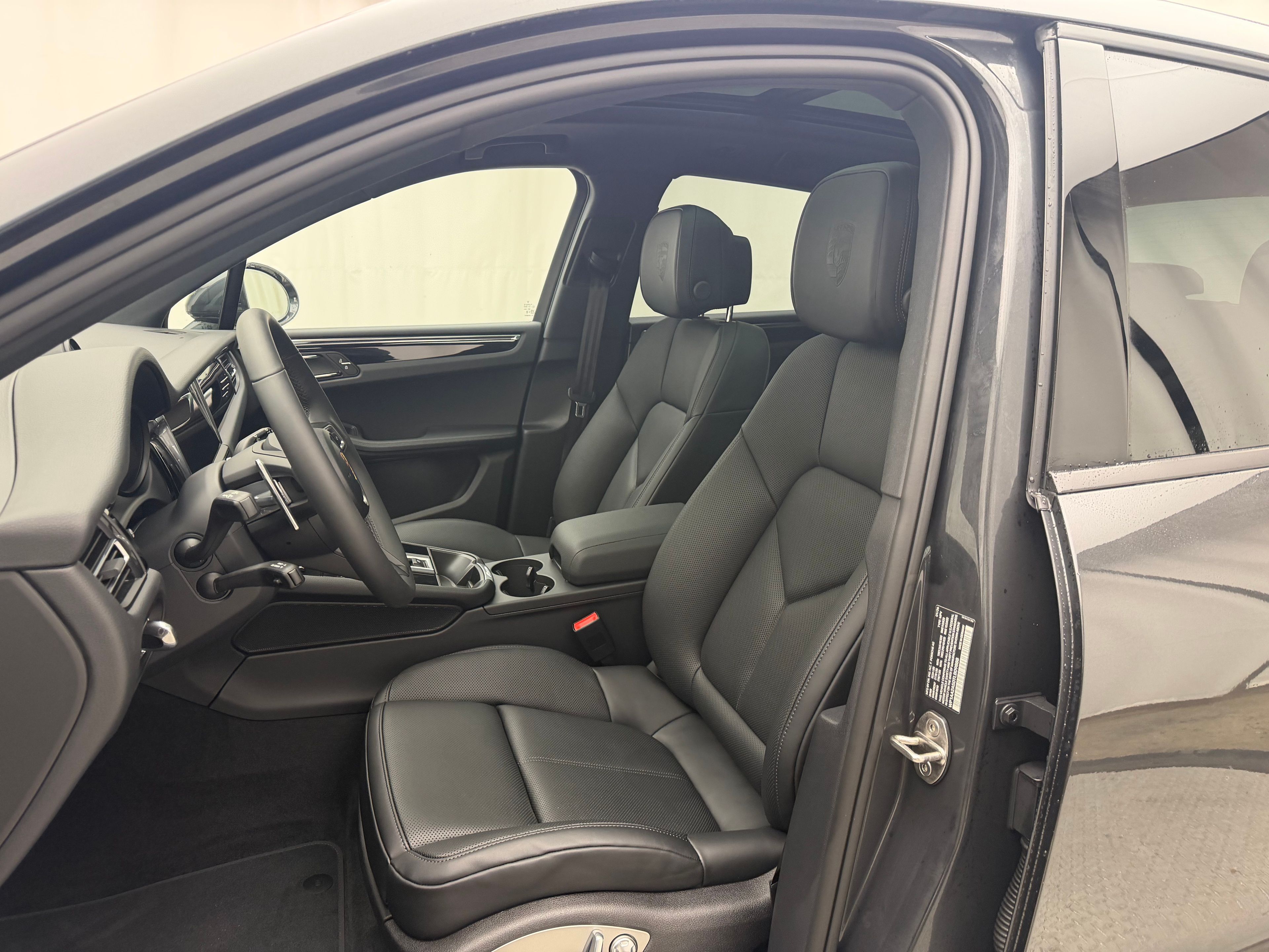 Thumbnail: 2026 Porsche Macan - 5