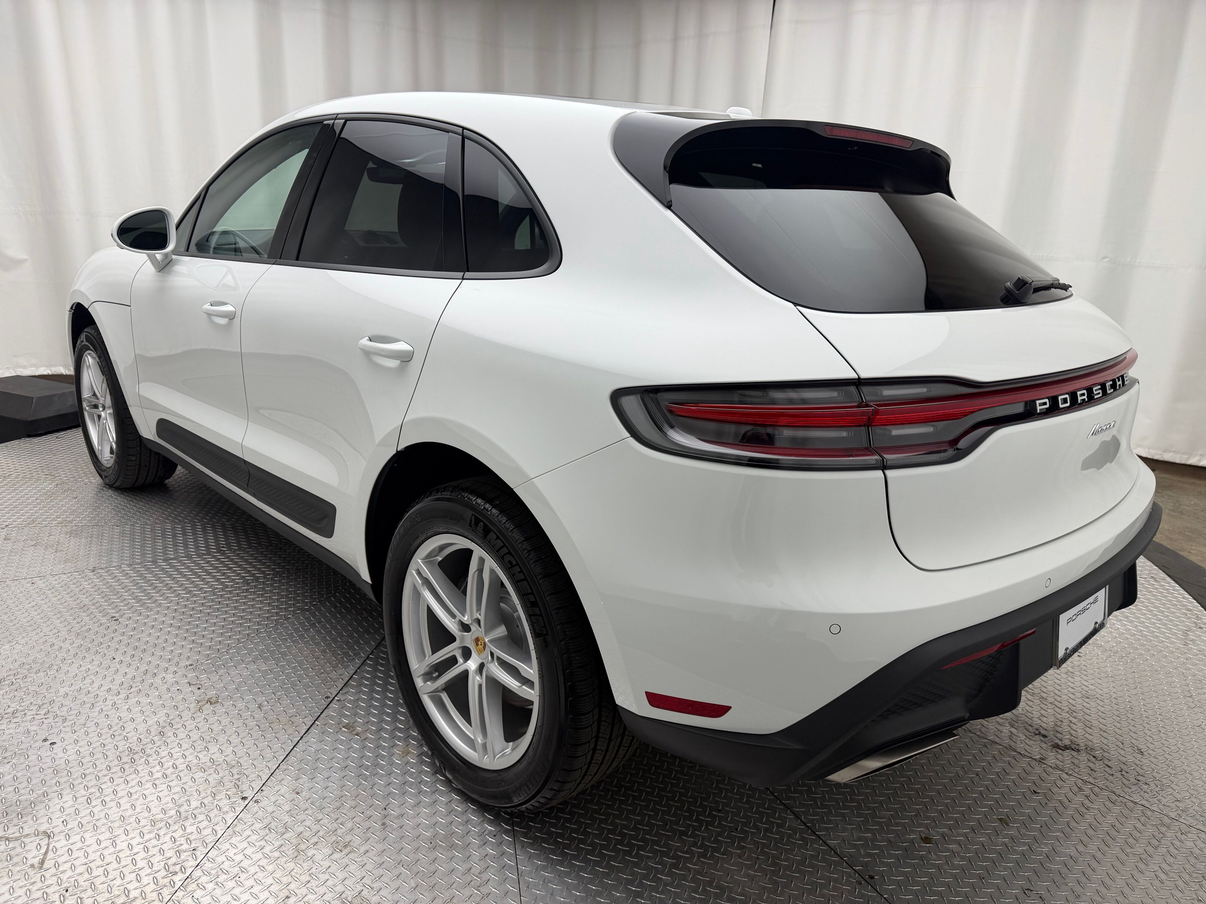 Thumbnail: 2026 Porsche Macan - 3