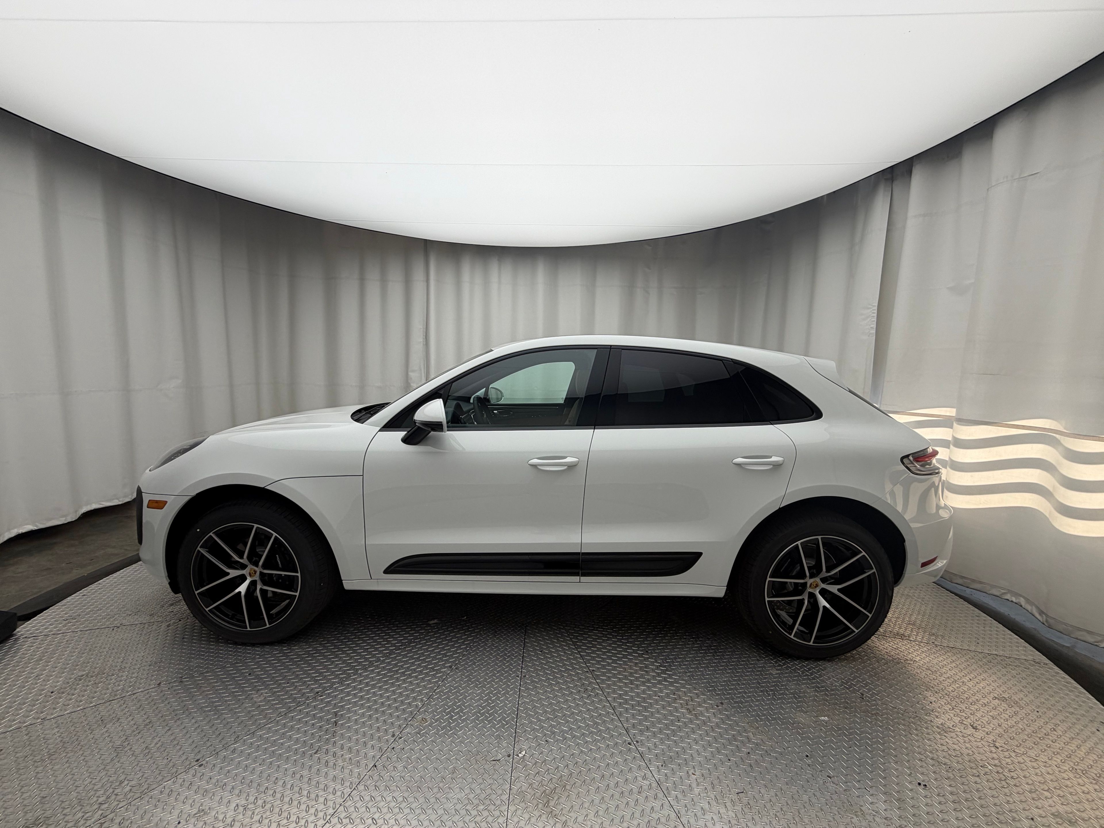 Thumbnail: 2026 Porsche Macan - 2
