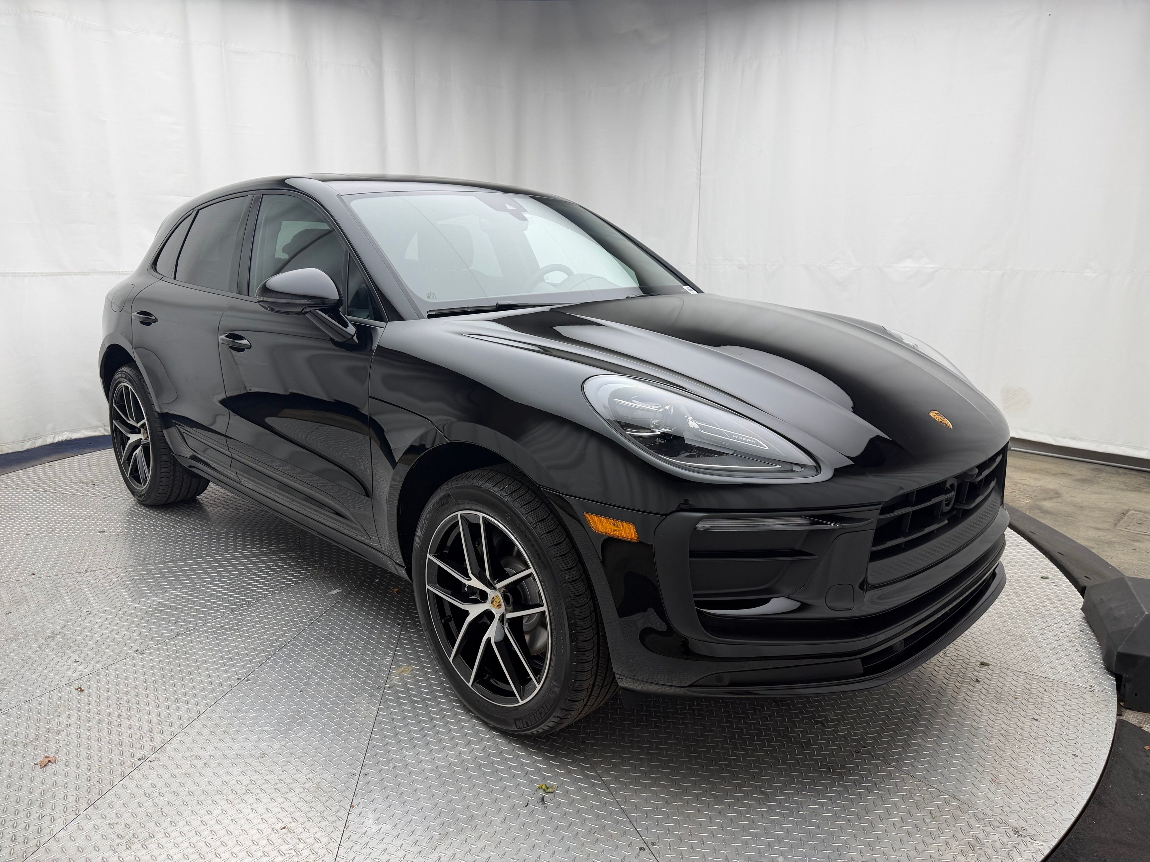 Thumbnail: 2026 Porsche Macan - 9