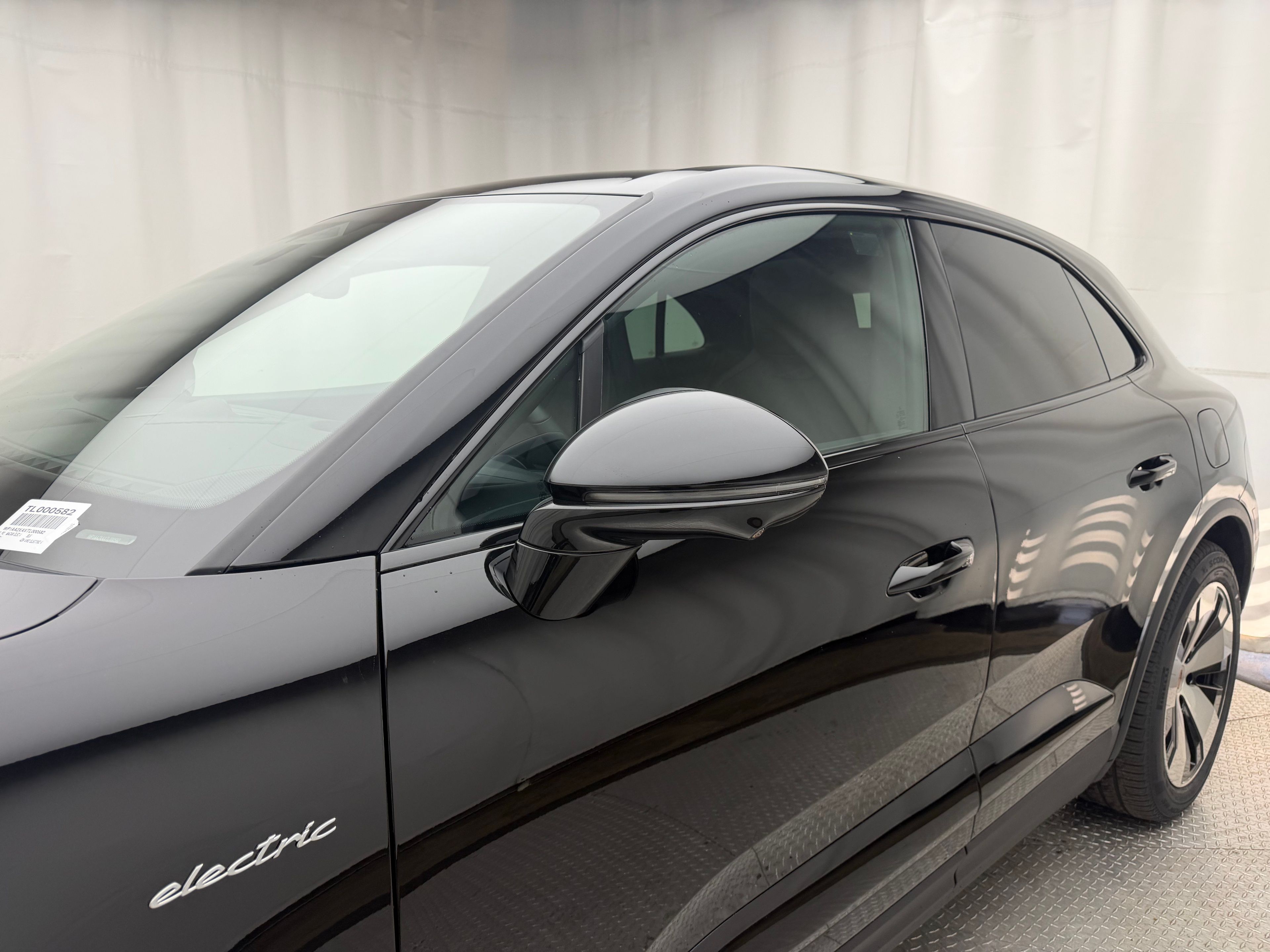 Thumbnail: 2026 Porsche Macan - 8