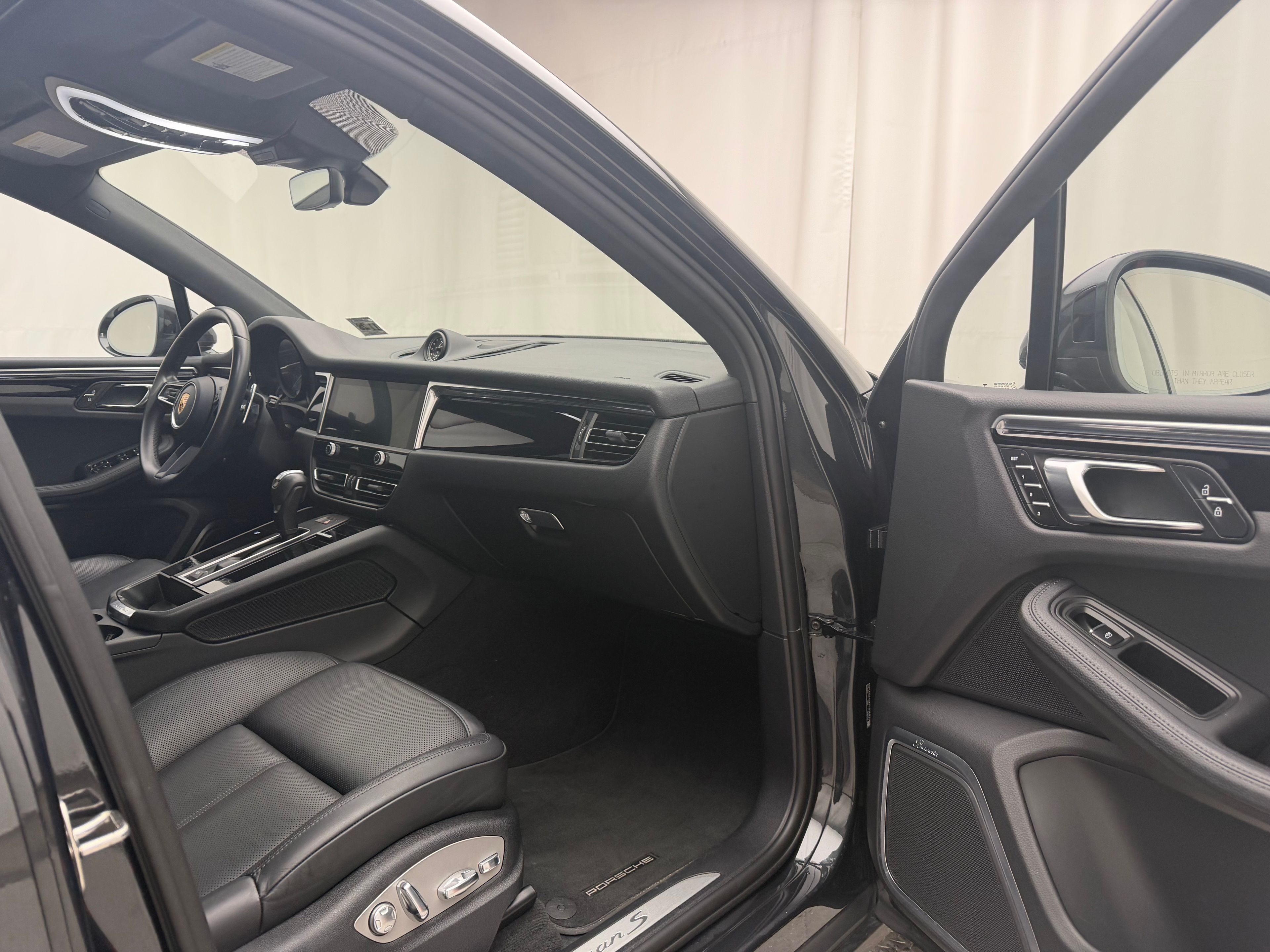 Thumbnail: 2023 Porsche Macan - 16