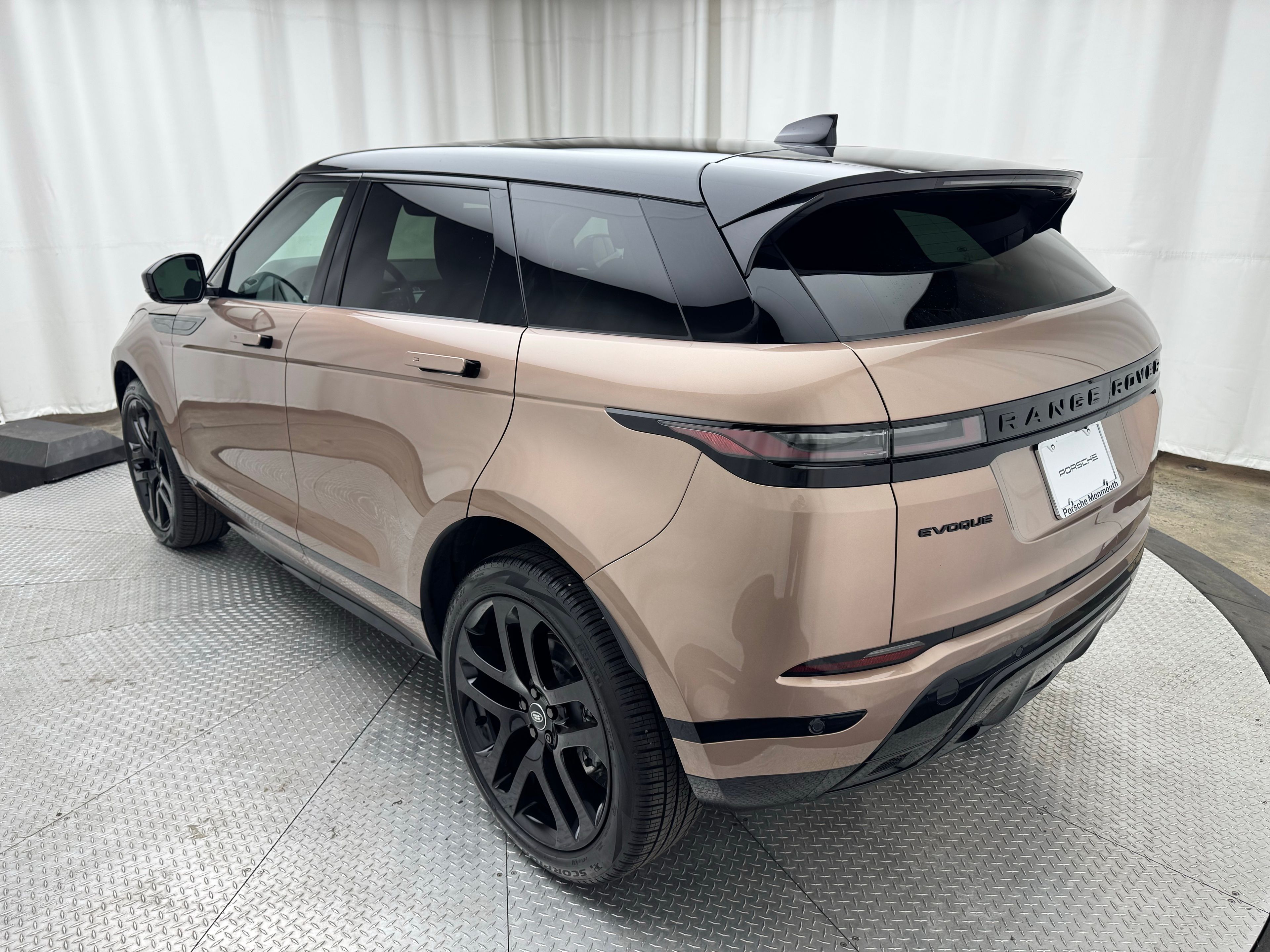 Thumbnail: 2024 Land Rover Range Rover Evoque - 6