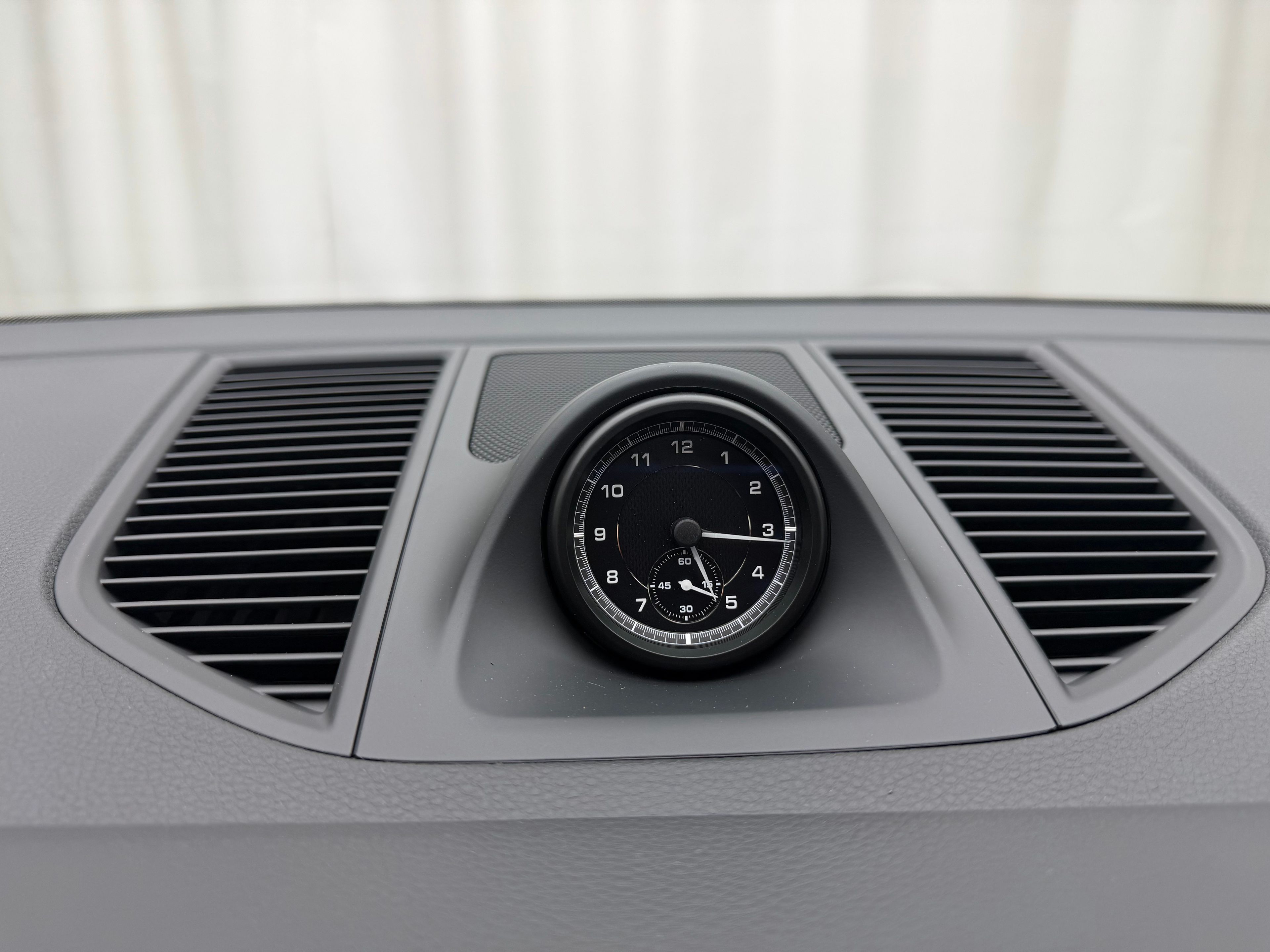 Thumbnail: 2026 Porsche Macan - 32