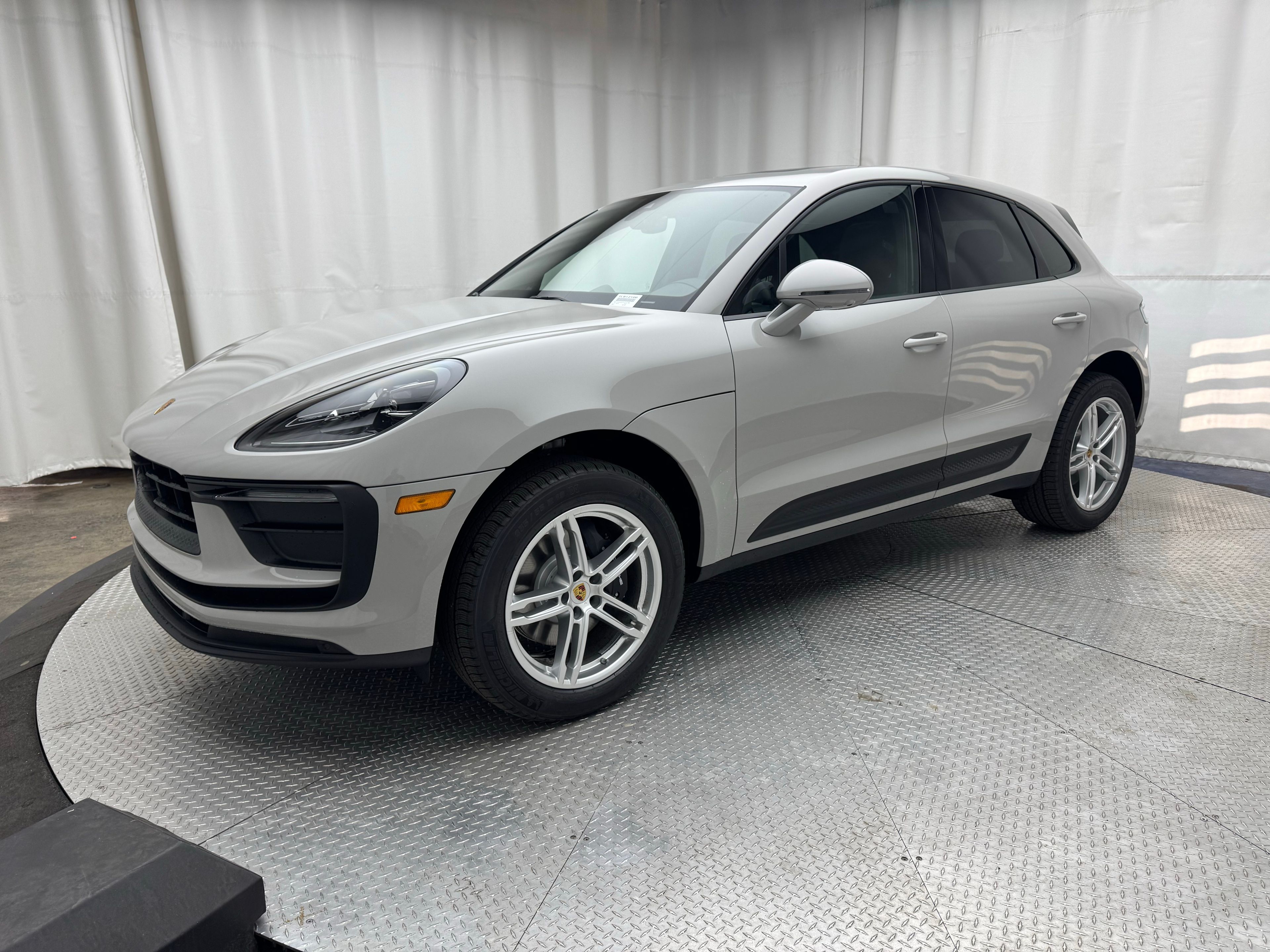Thumbnail: 2026 Porsche Macan - 1