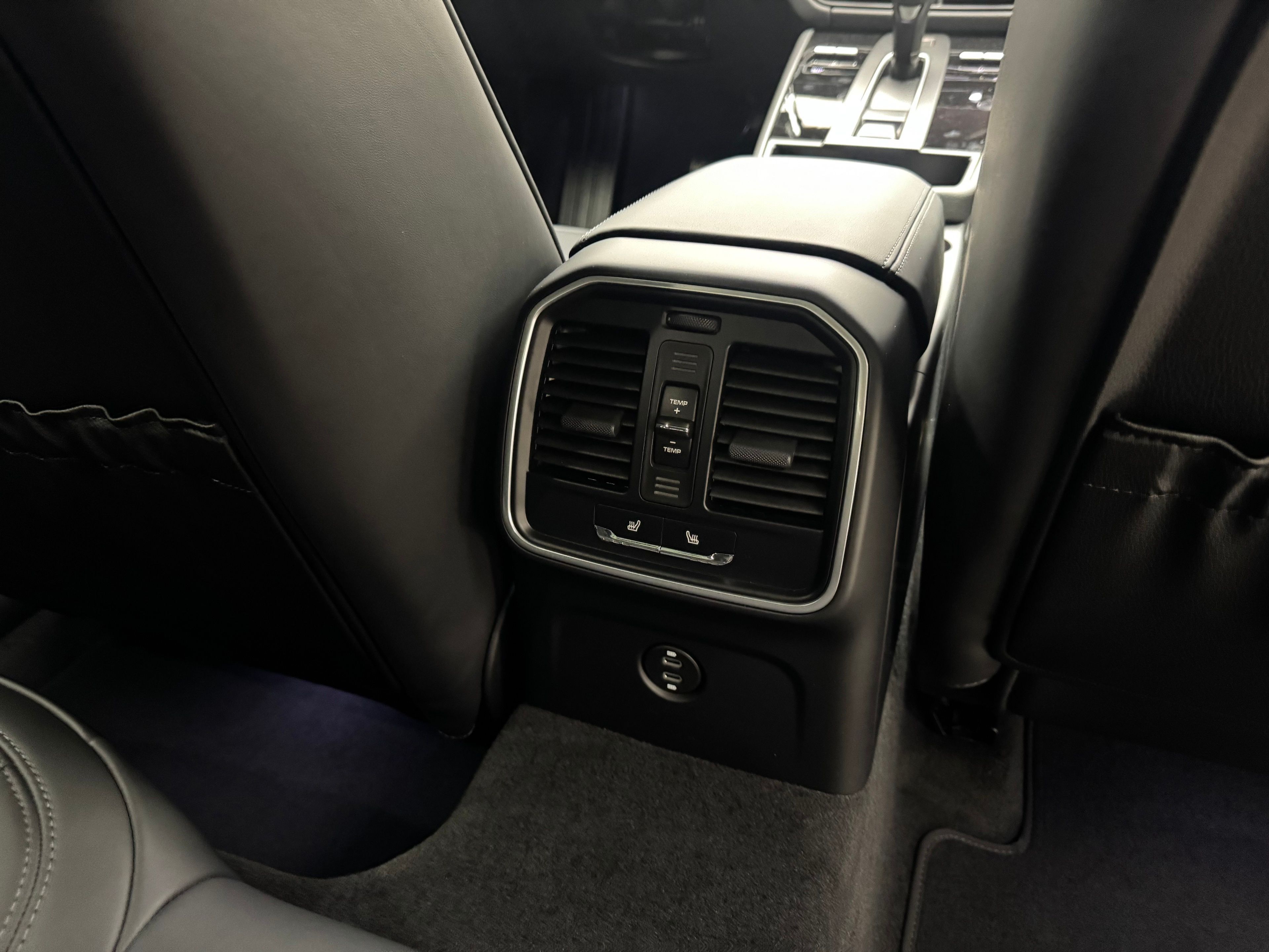 Thumbnail: 2026 Porsche Macan - 24