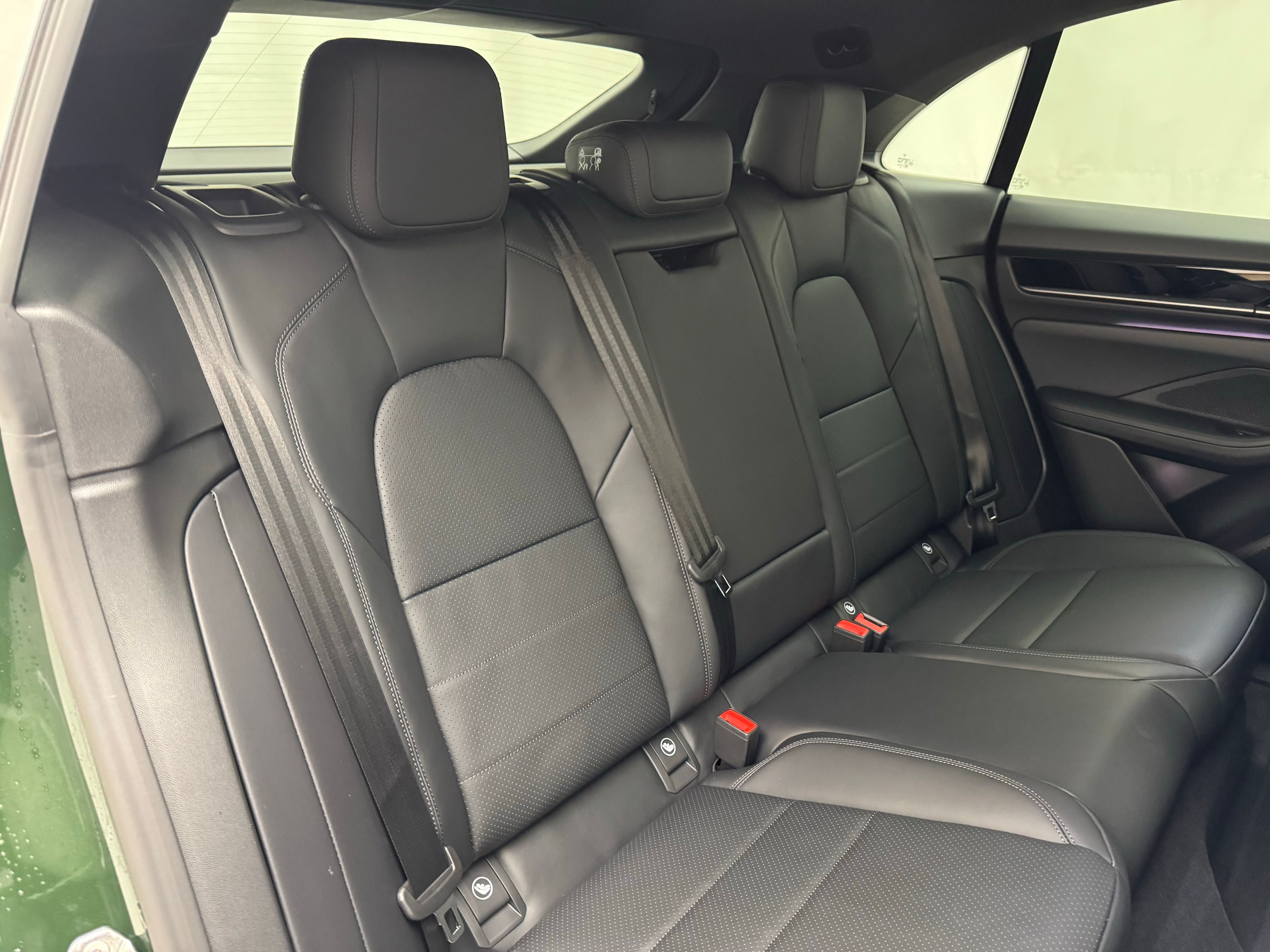 Thumbnail: 2026 Porsche Macan - 19