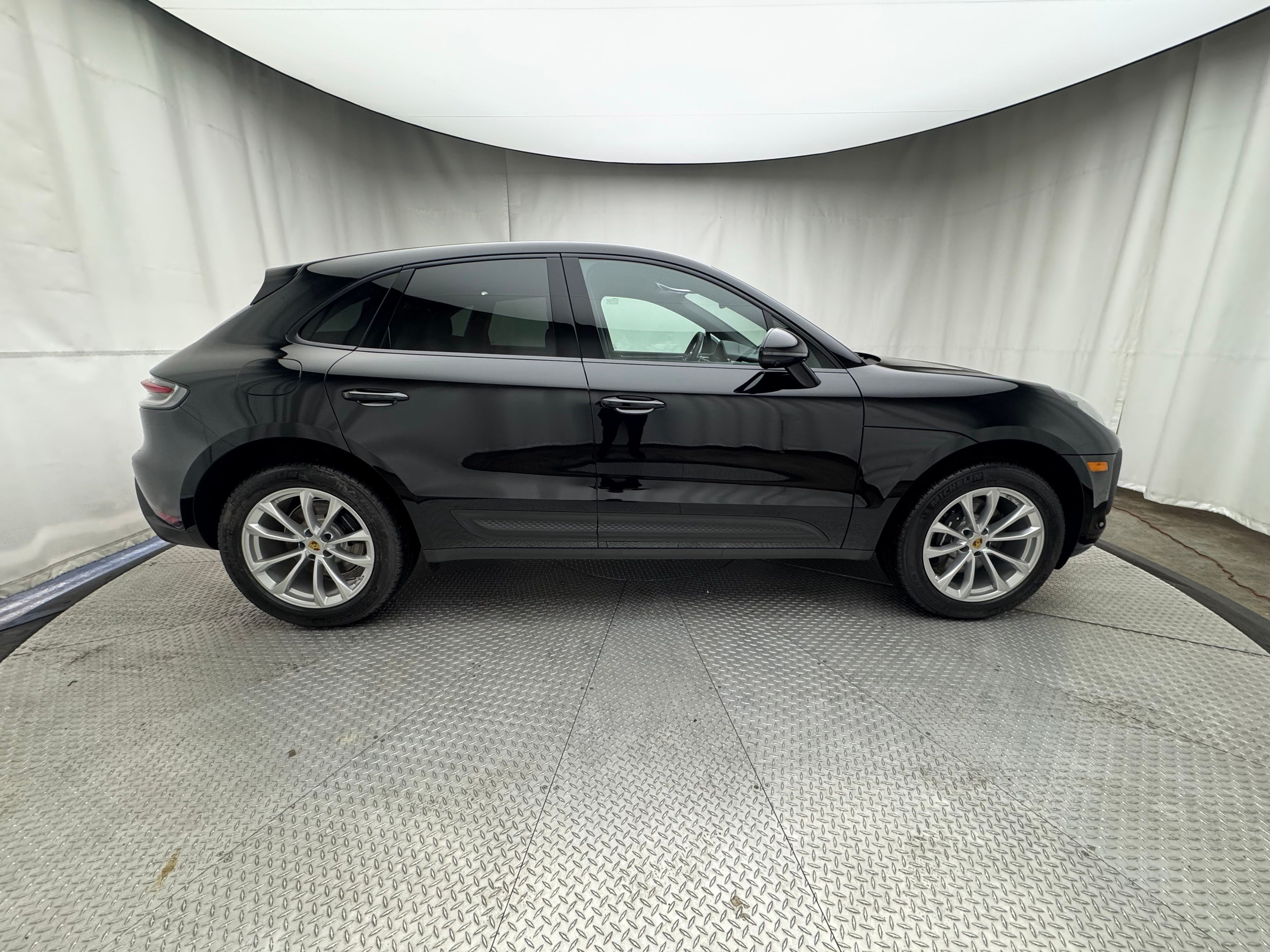 Thumbnail: 2026 Porsche Macan - 15