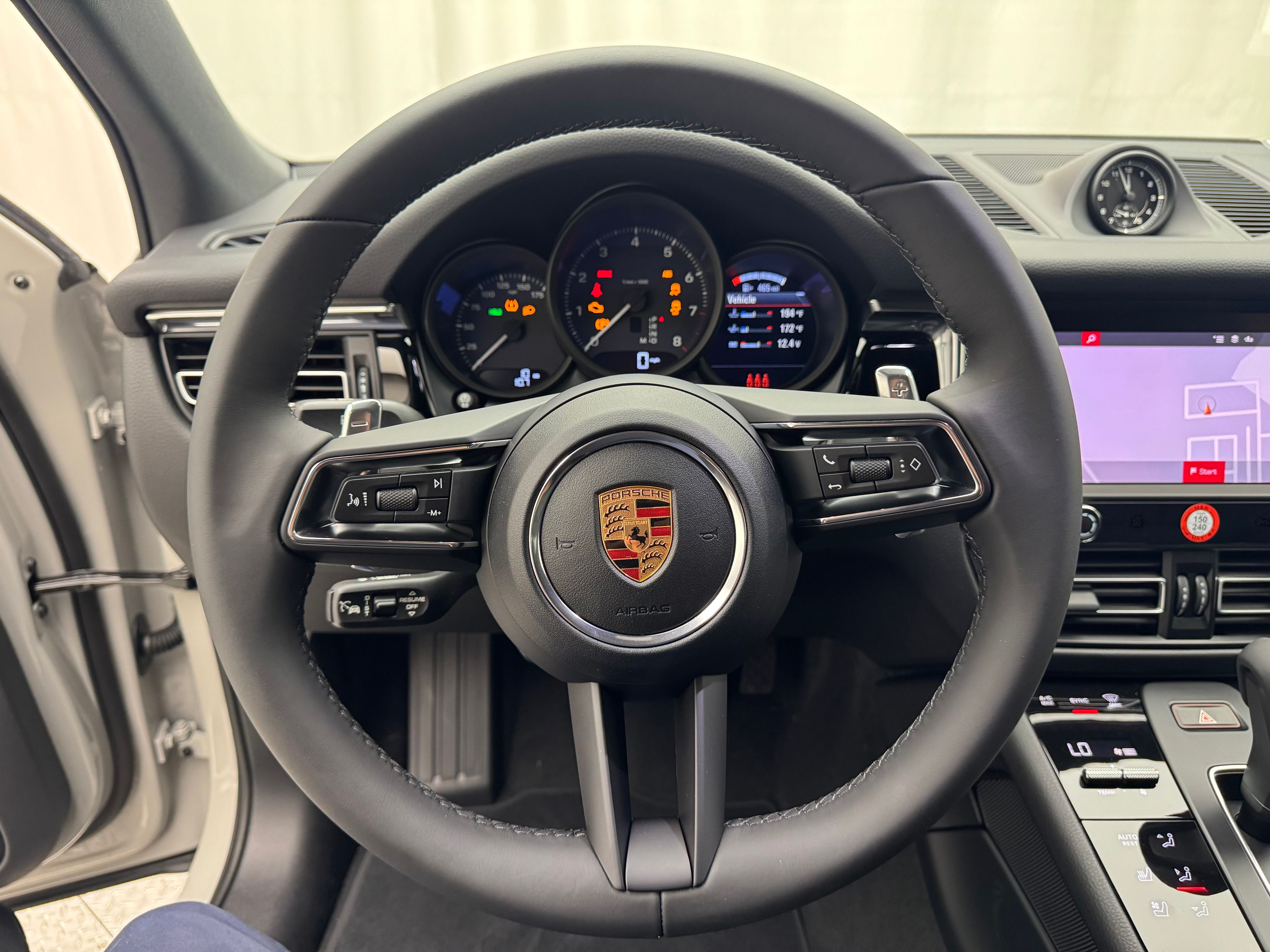 Thumbnail: 2026 Porsche Macan - 6