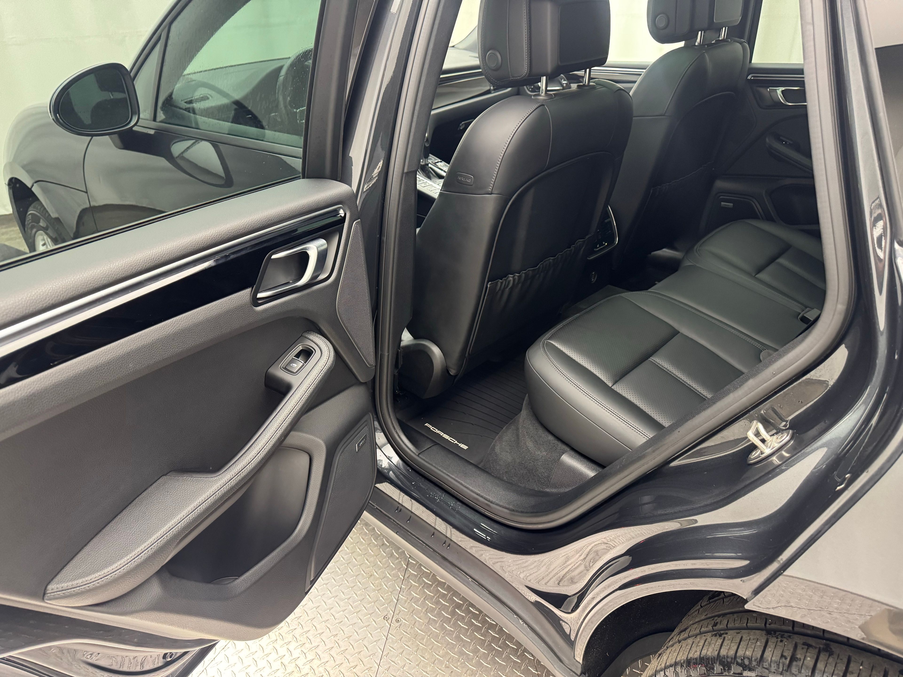 Thumbnail: 2019 Porsche Macan - 25