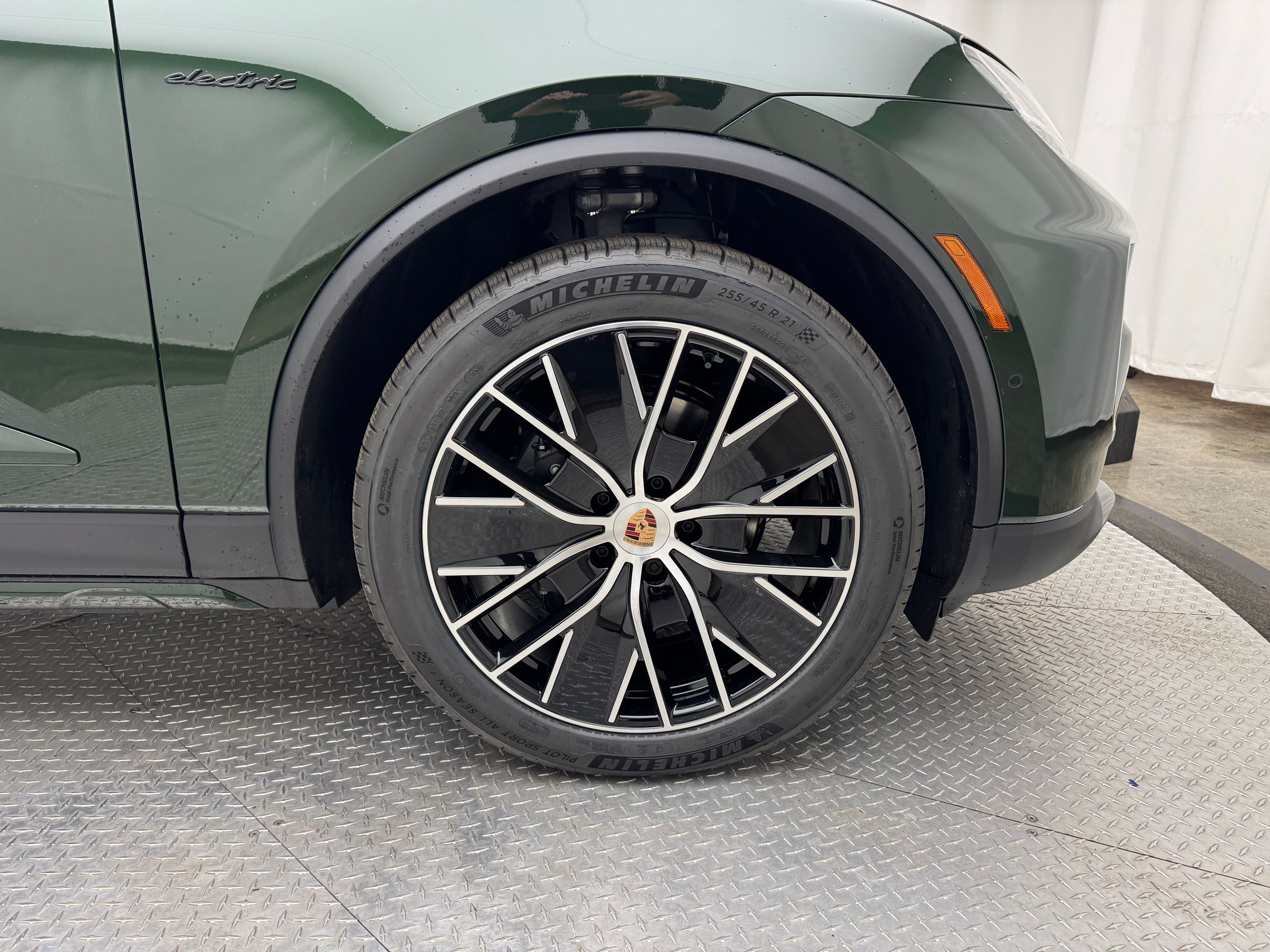 Thumbnail: 2026 Porsche Macan - 17