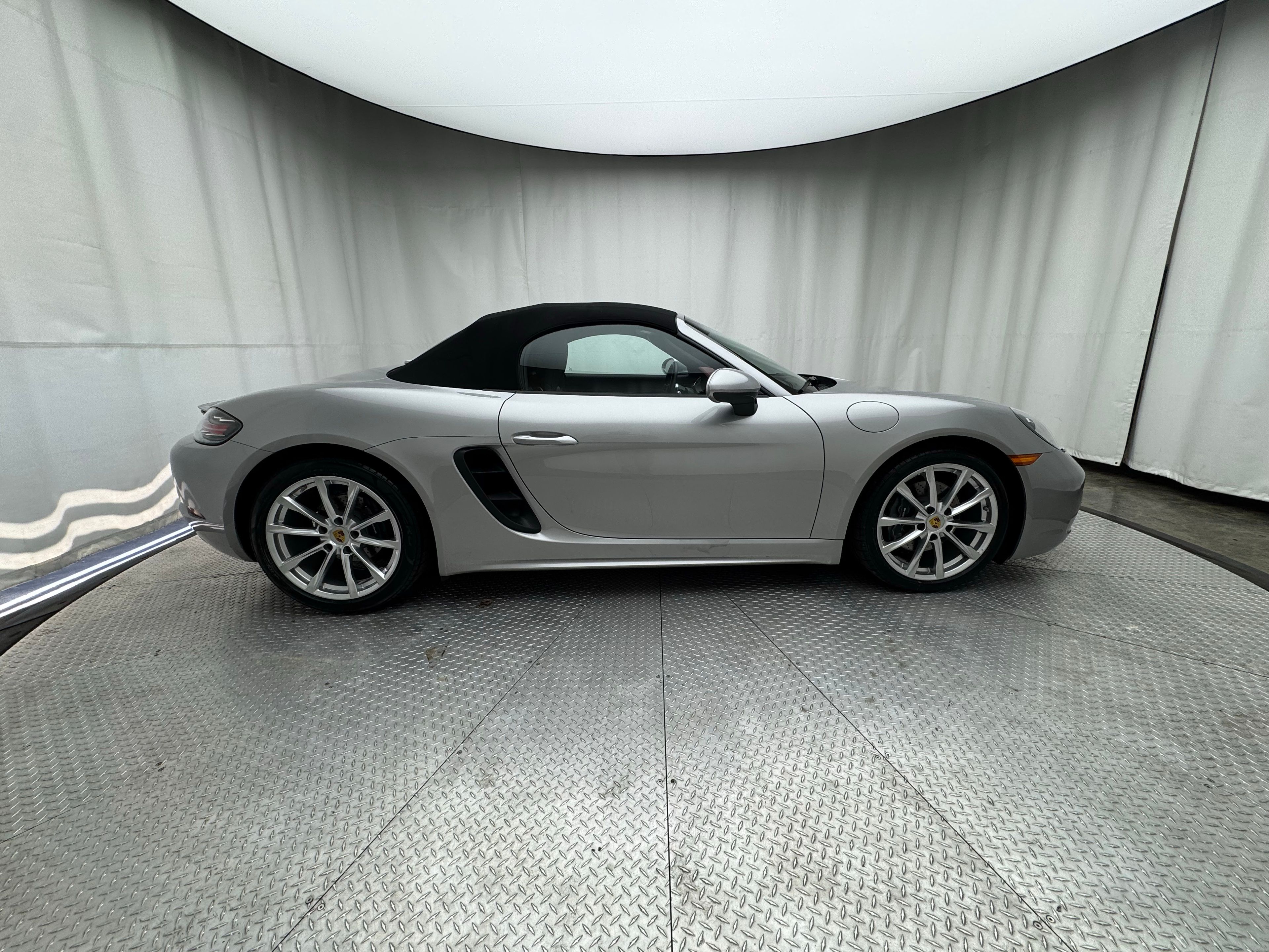 Thumbnail: 2017 Porsche 718 Boxster - 12