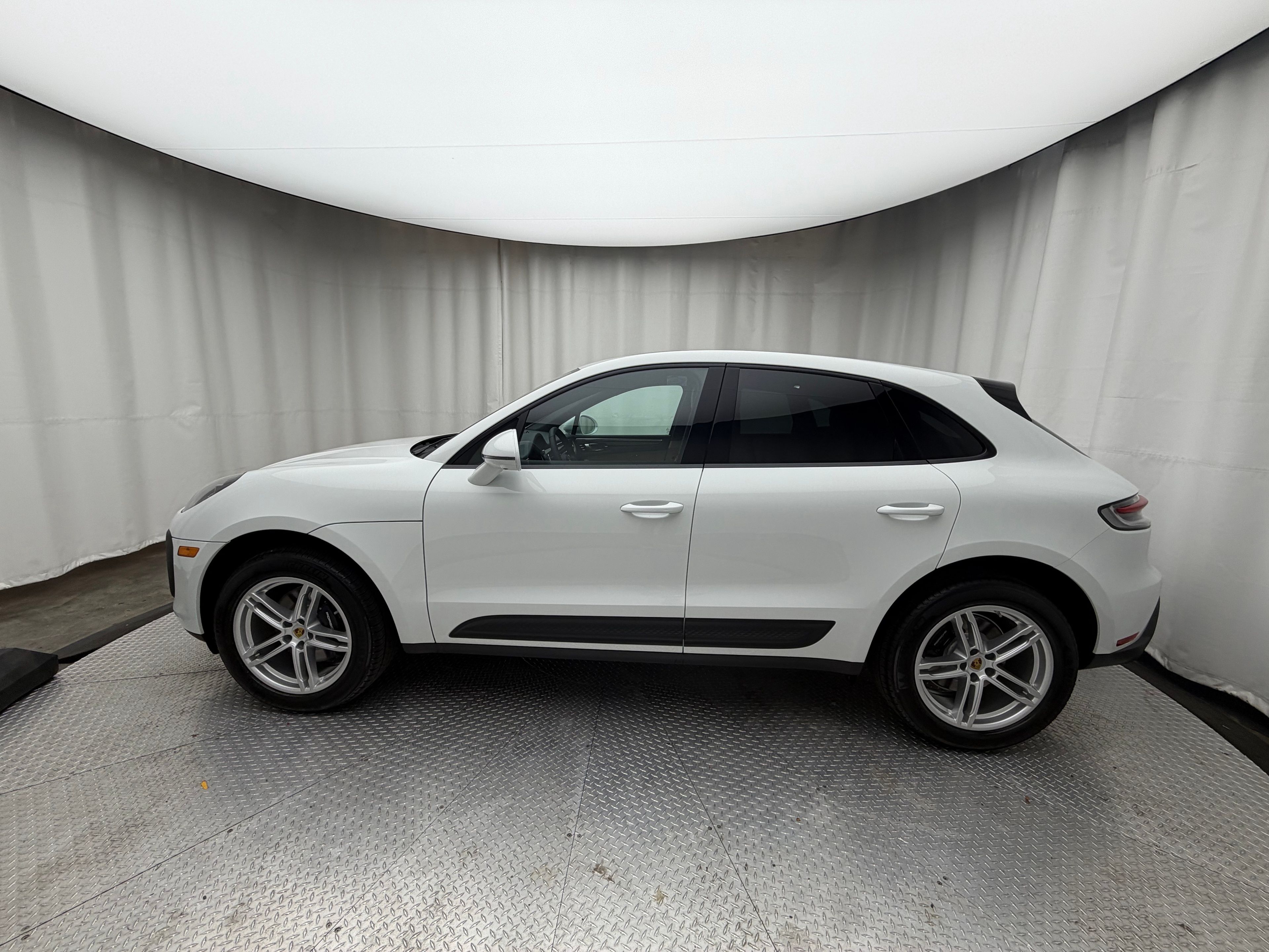 Thumbnail: 2026 Porsche Macan - 2