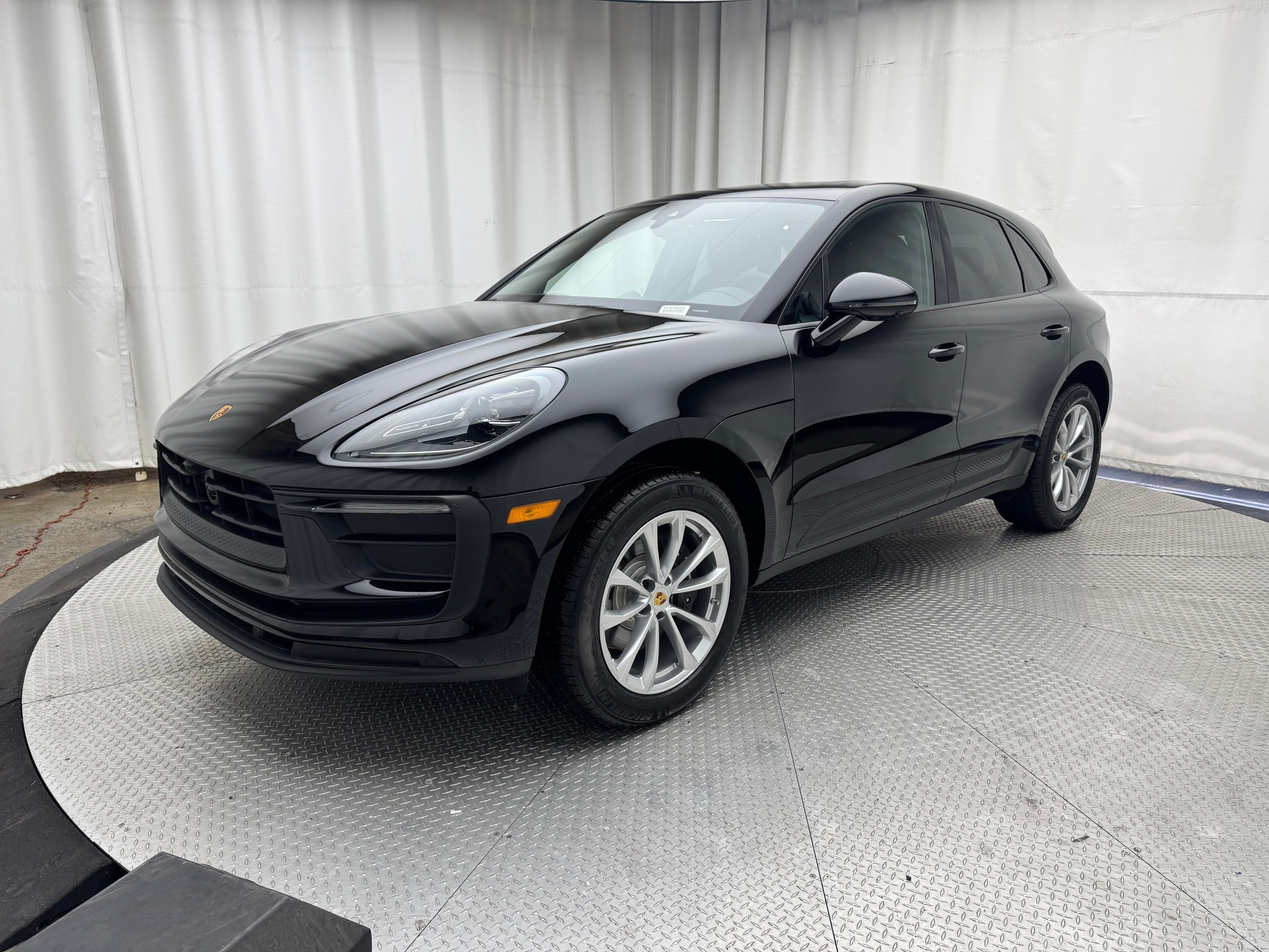 Thumbnail: 2026 Porsche Macan - 1