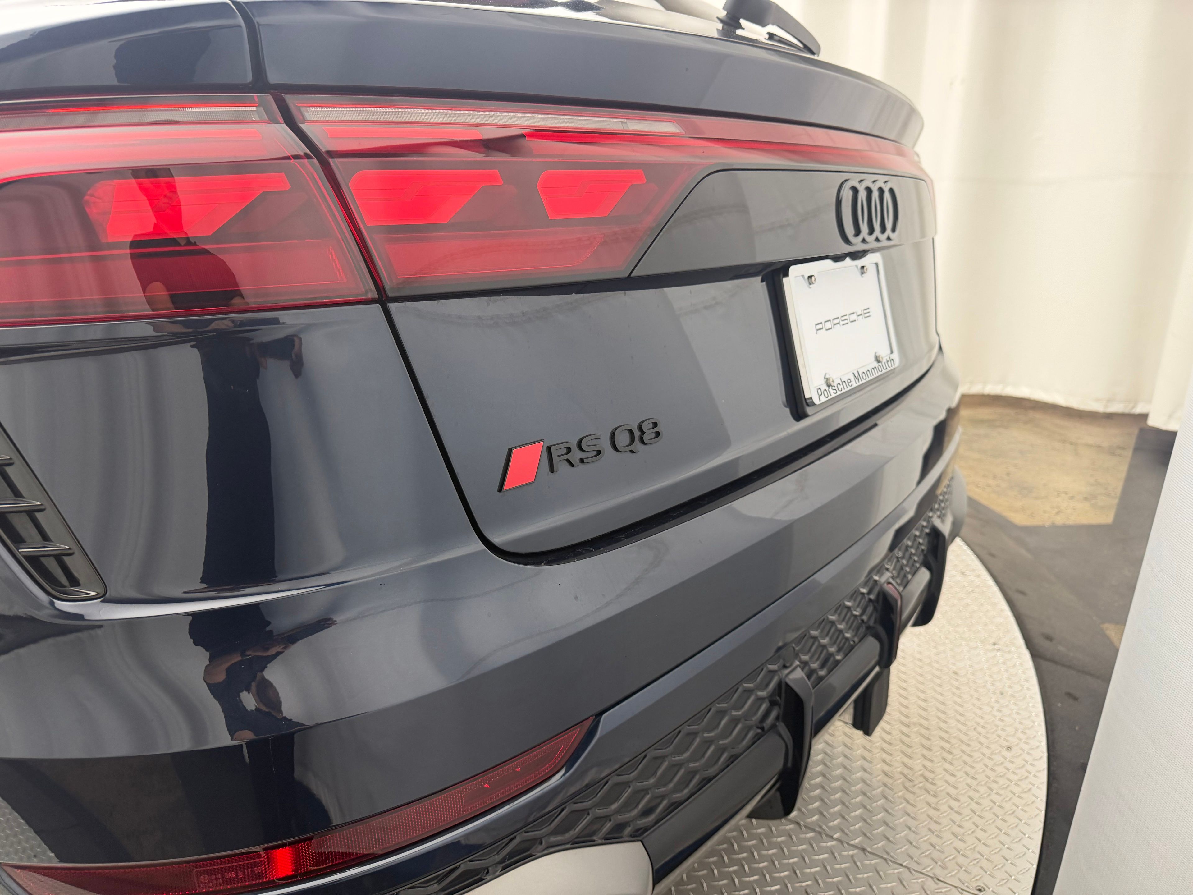 Thumbnail: 2025 Audi RS Q8 - 12