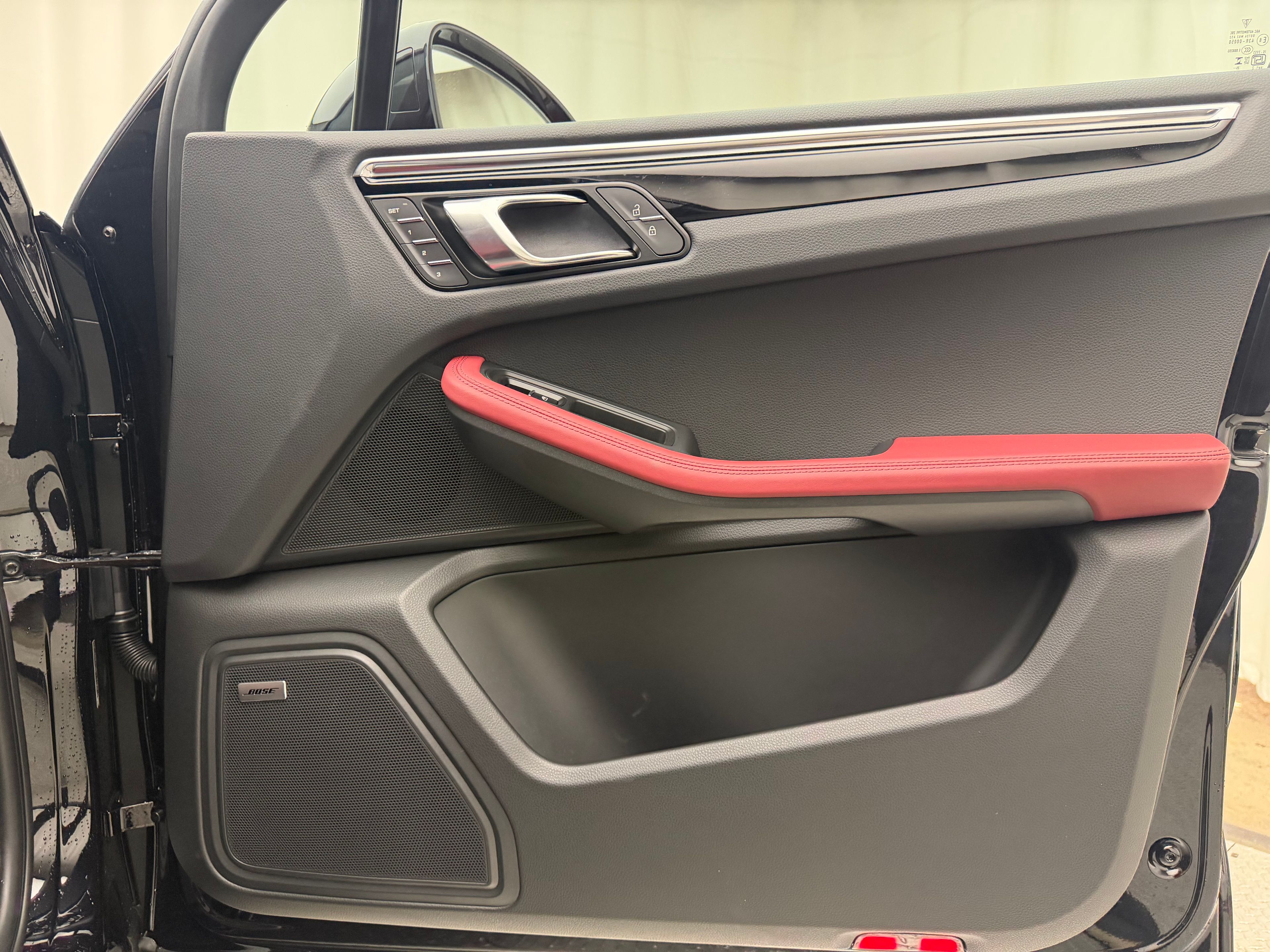 Thumbnail: 2026 Porsche Macan - 15