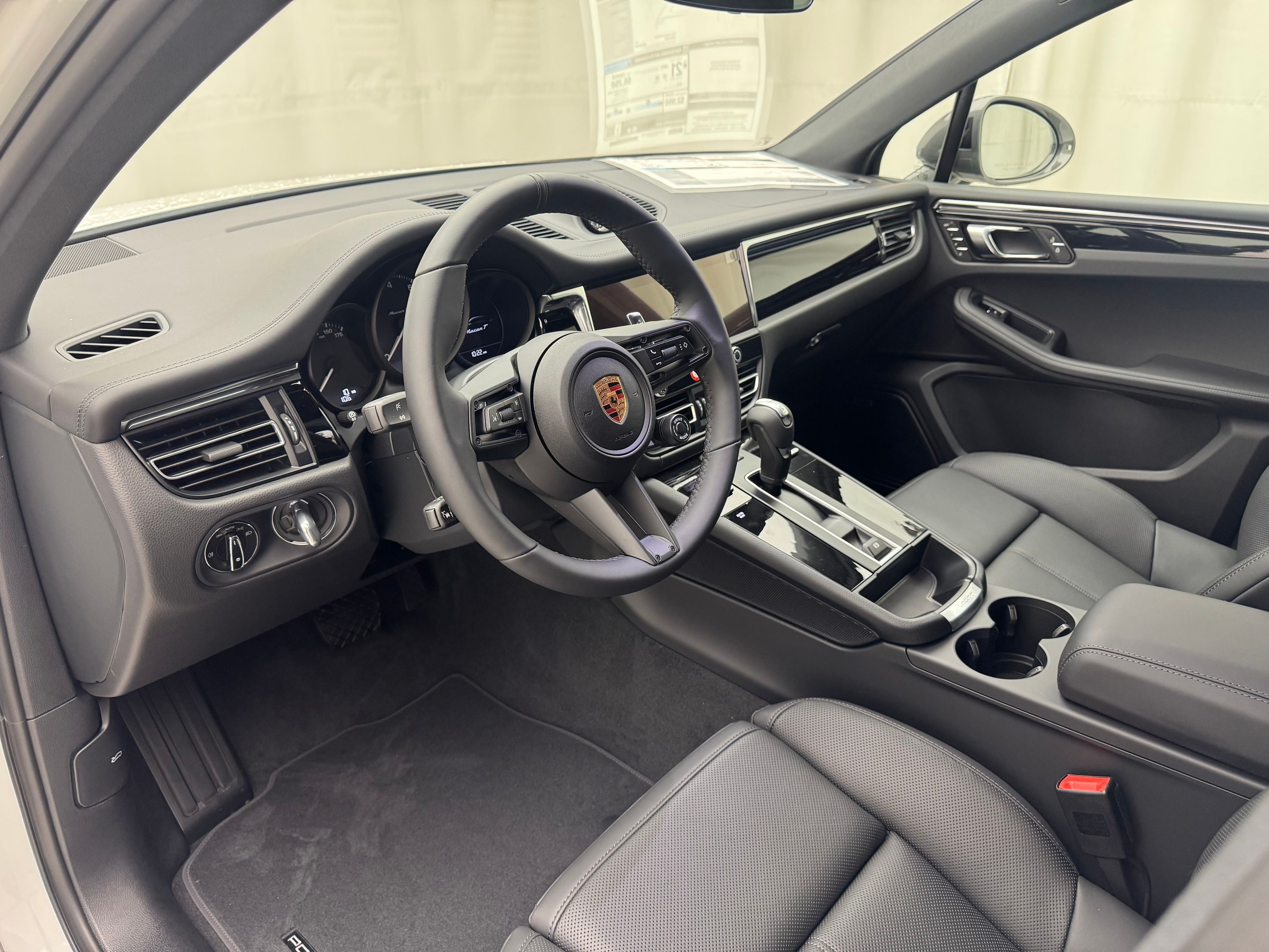 Thumbnail: 2026 Porsche Macan - 4