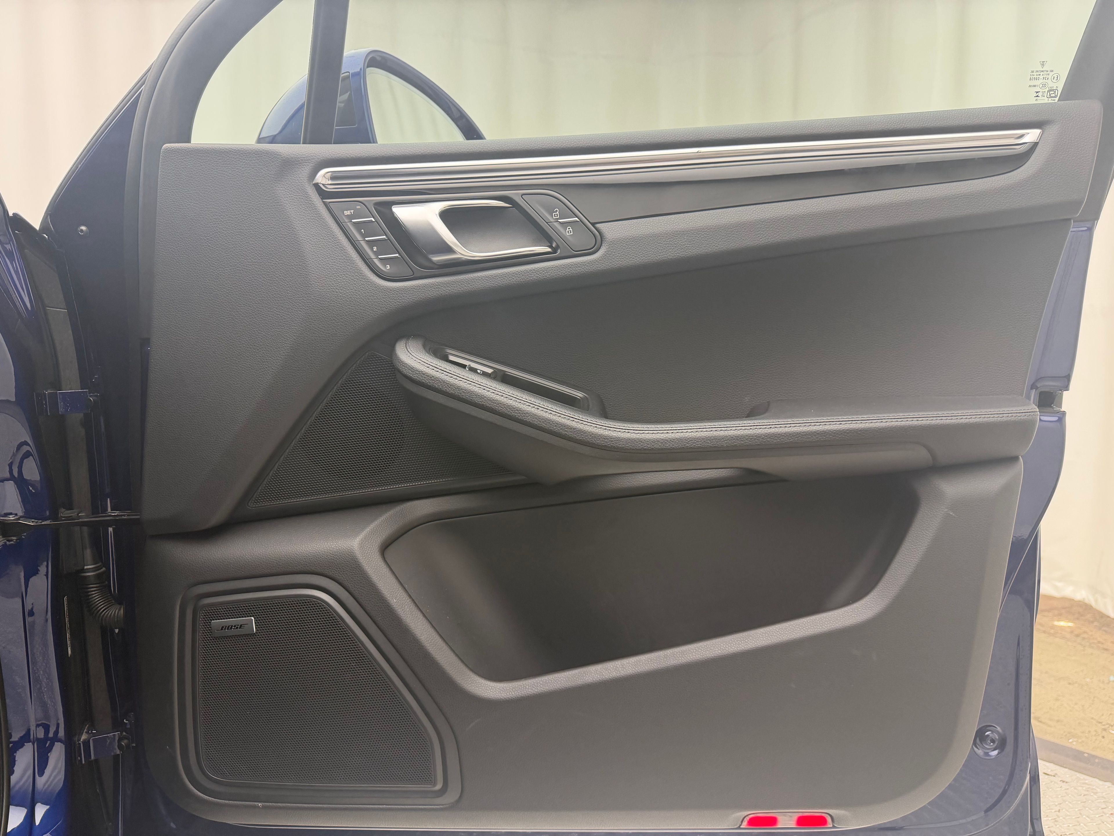 Thumbnail: 2025 Porsche Macan - 12