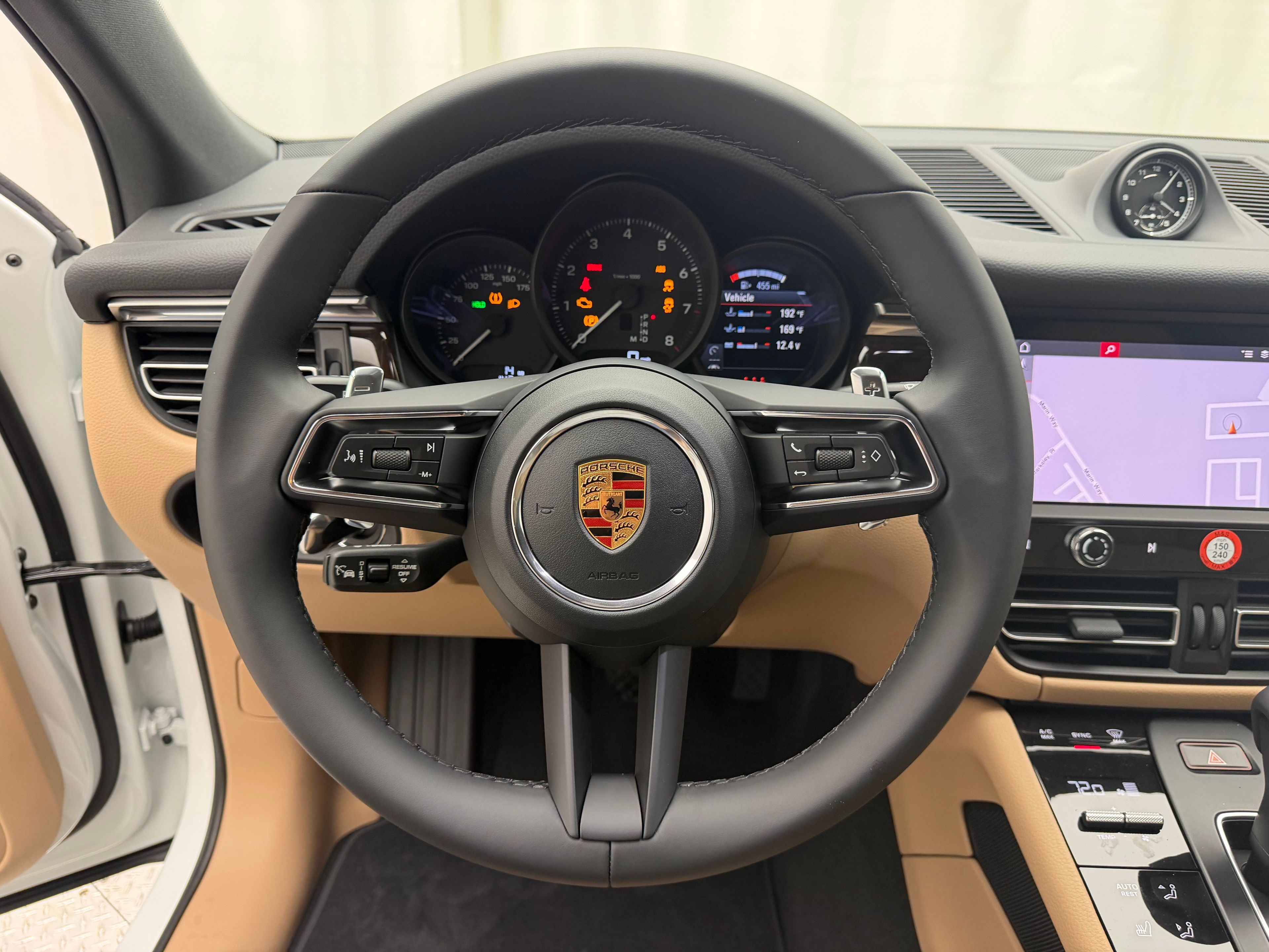 Thumbnail: 2026 Porsche Macan - 6