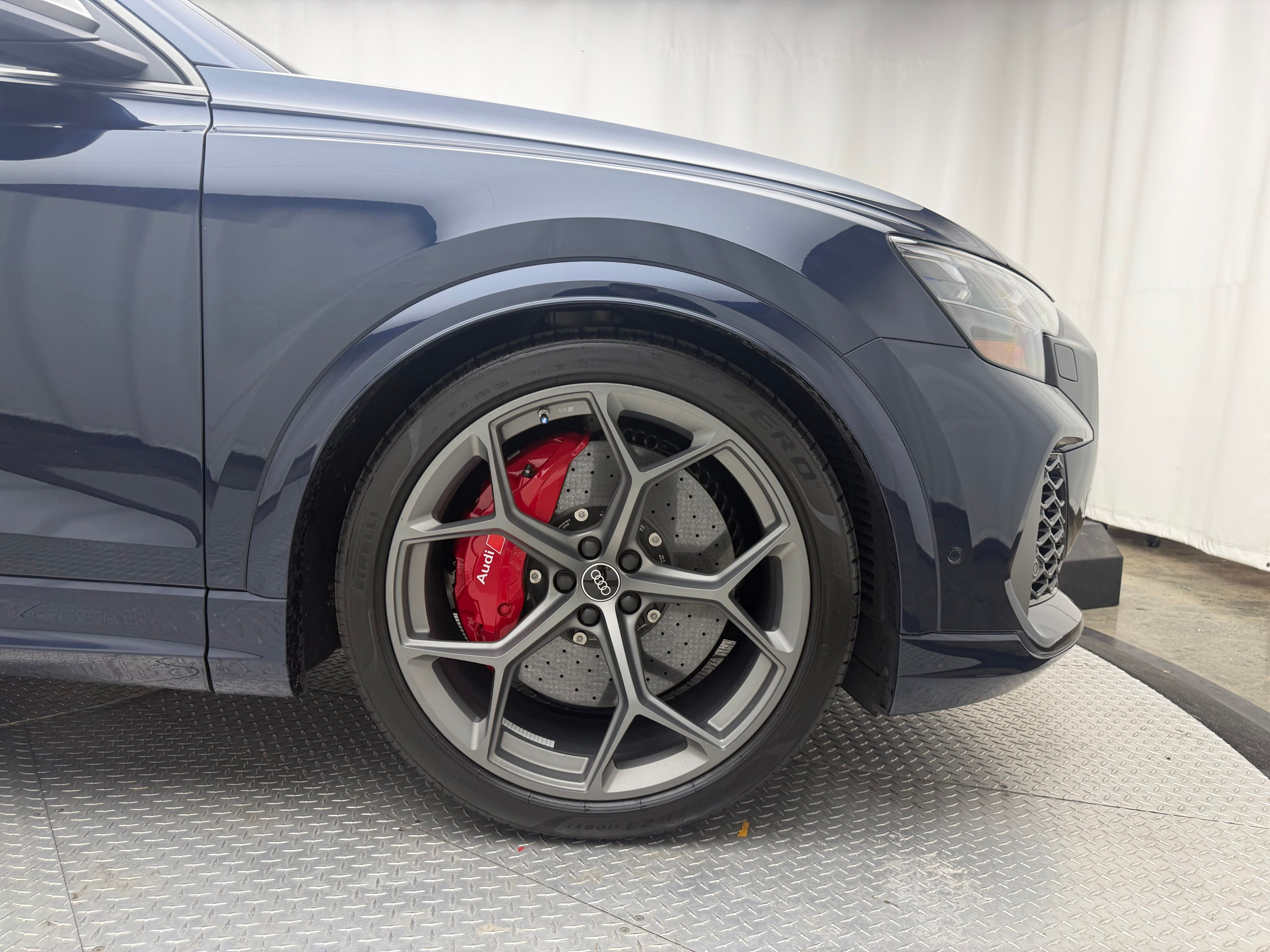 Thumbnail: 2025 Audi RS Q8 - 14