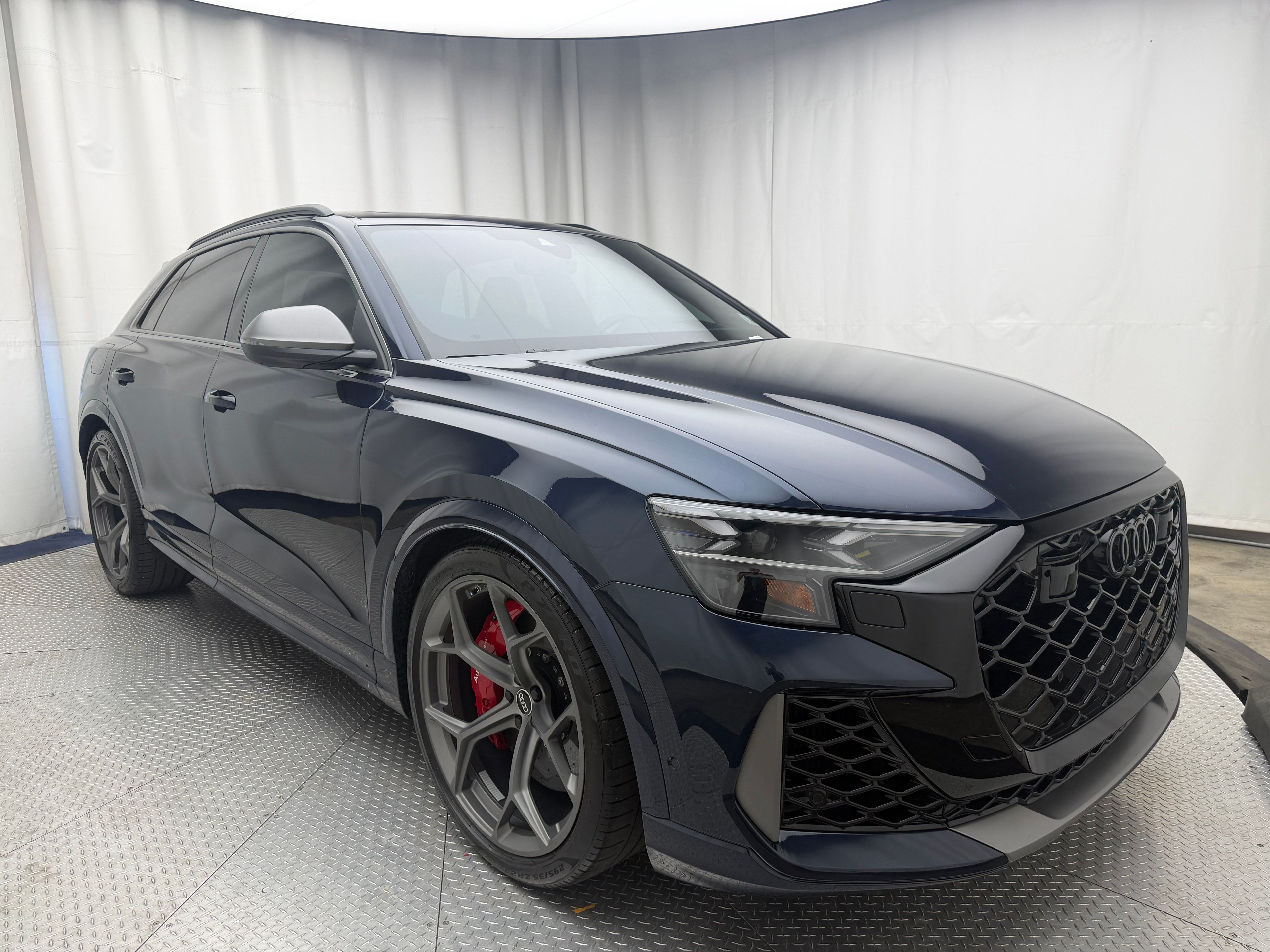 Thumbnail: 2025 Audi RS Q8 - 13