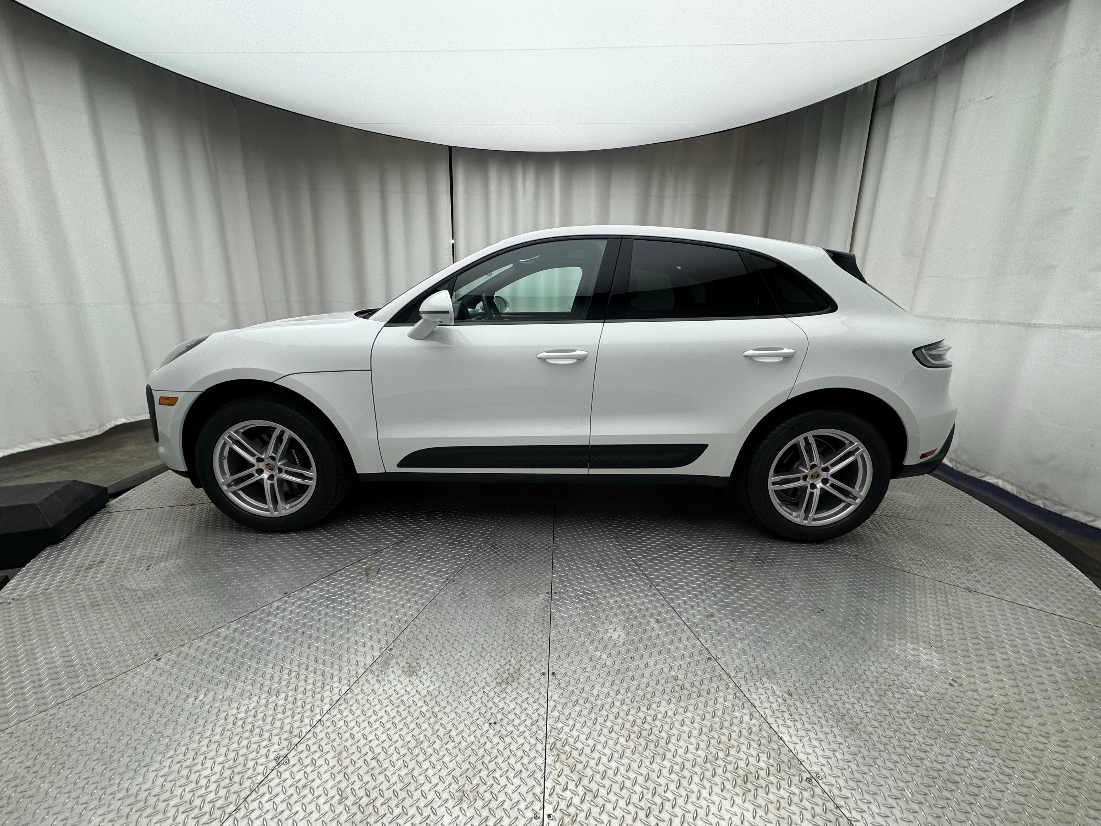 Thumbnail: 2026 Porsche Macan - 2