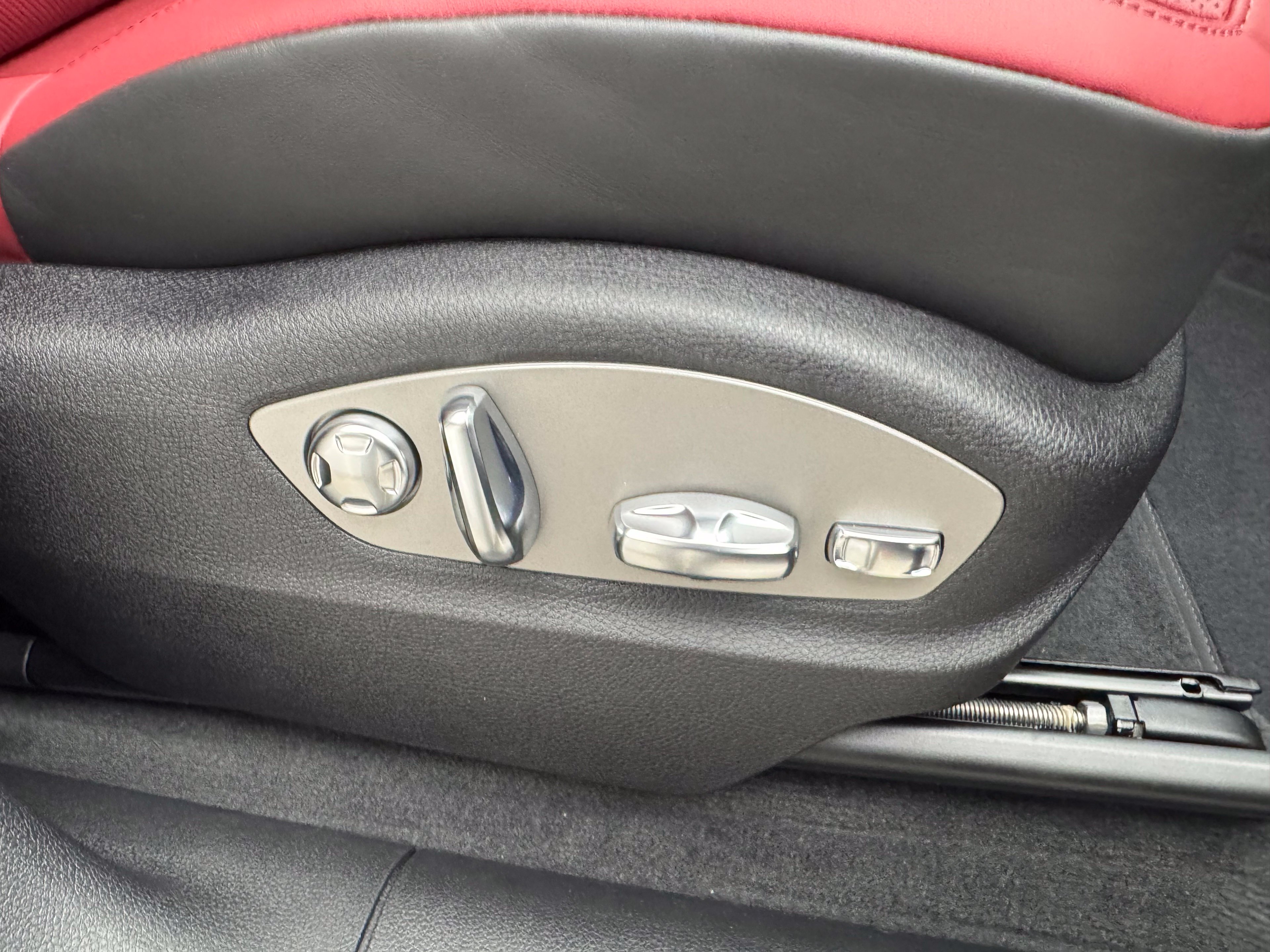 Thumbnail: 2026 Porsche Macan - 28