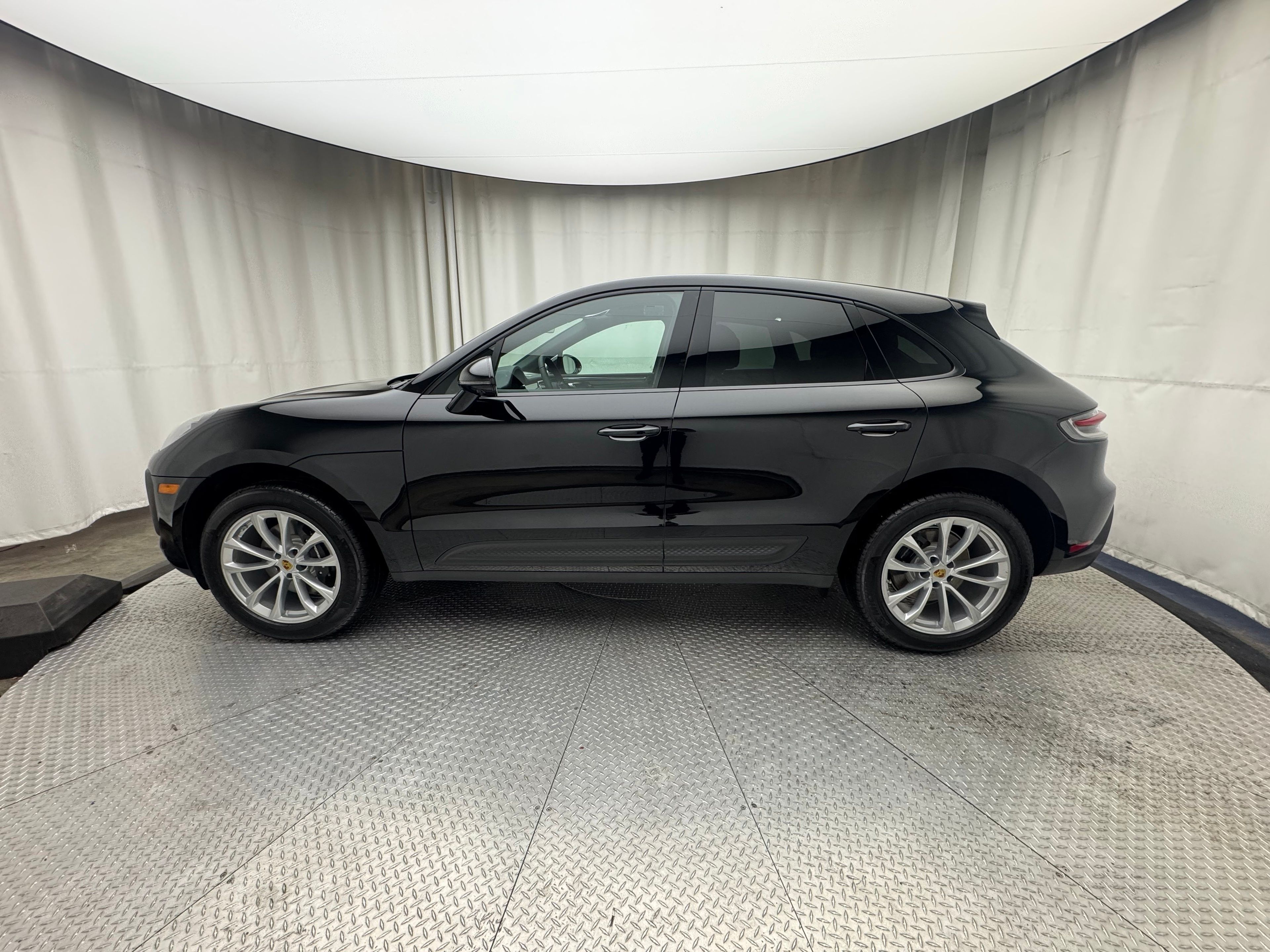 Thumbnail: 2026 Porsche Macan - 2