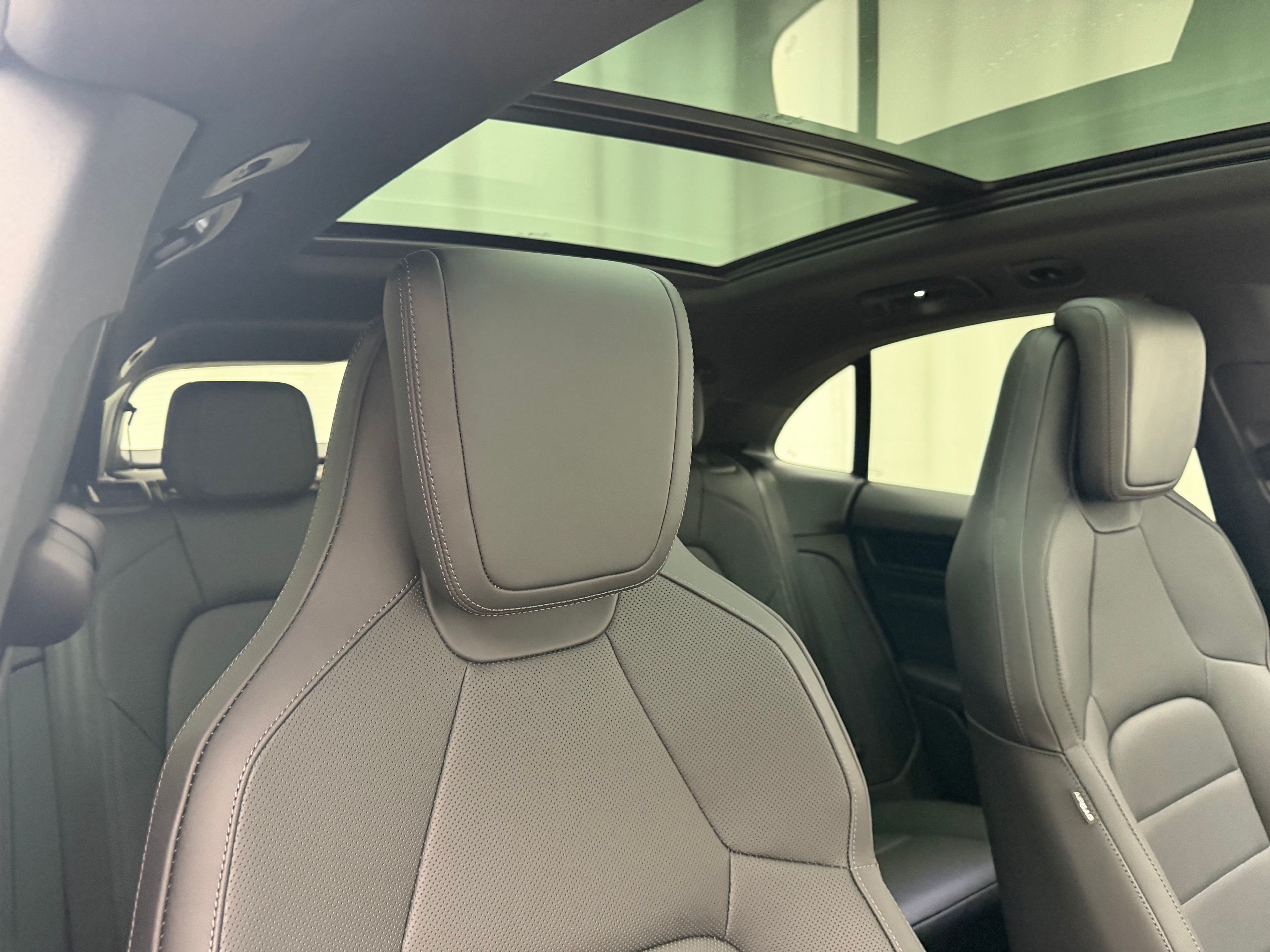 Thumbnail: 2026 Porsche Macan - 30