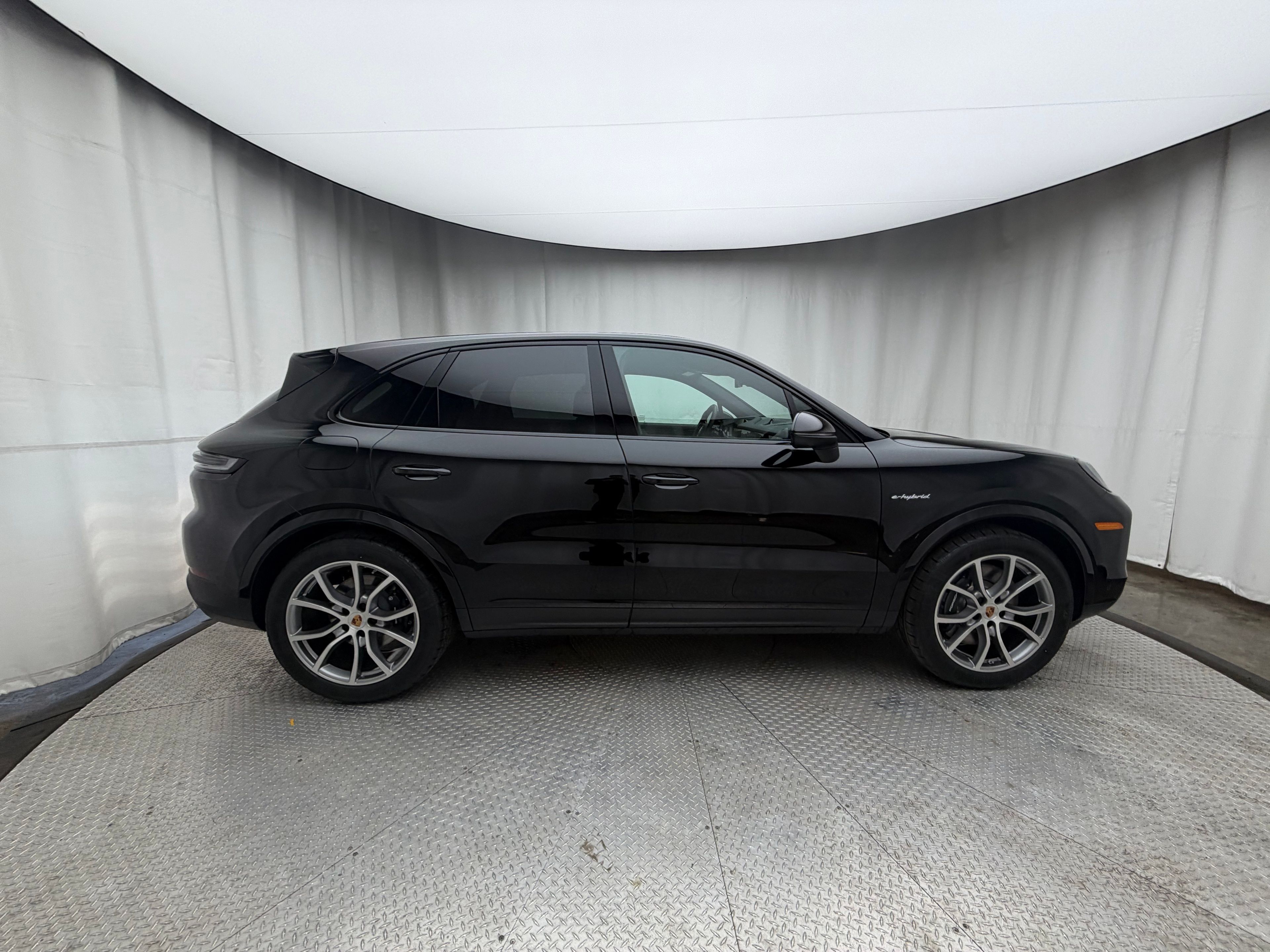 Thumbnail: 2026 Porsche Cayenne - 4