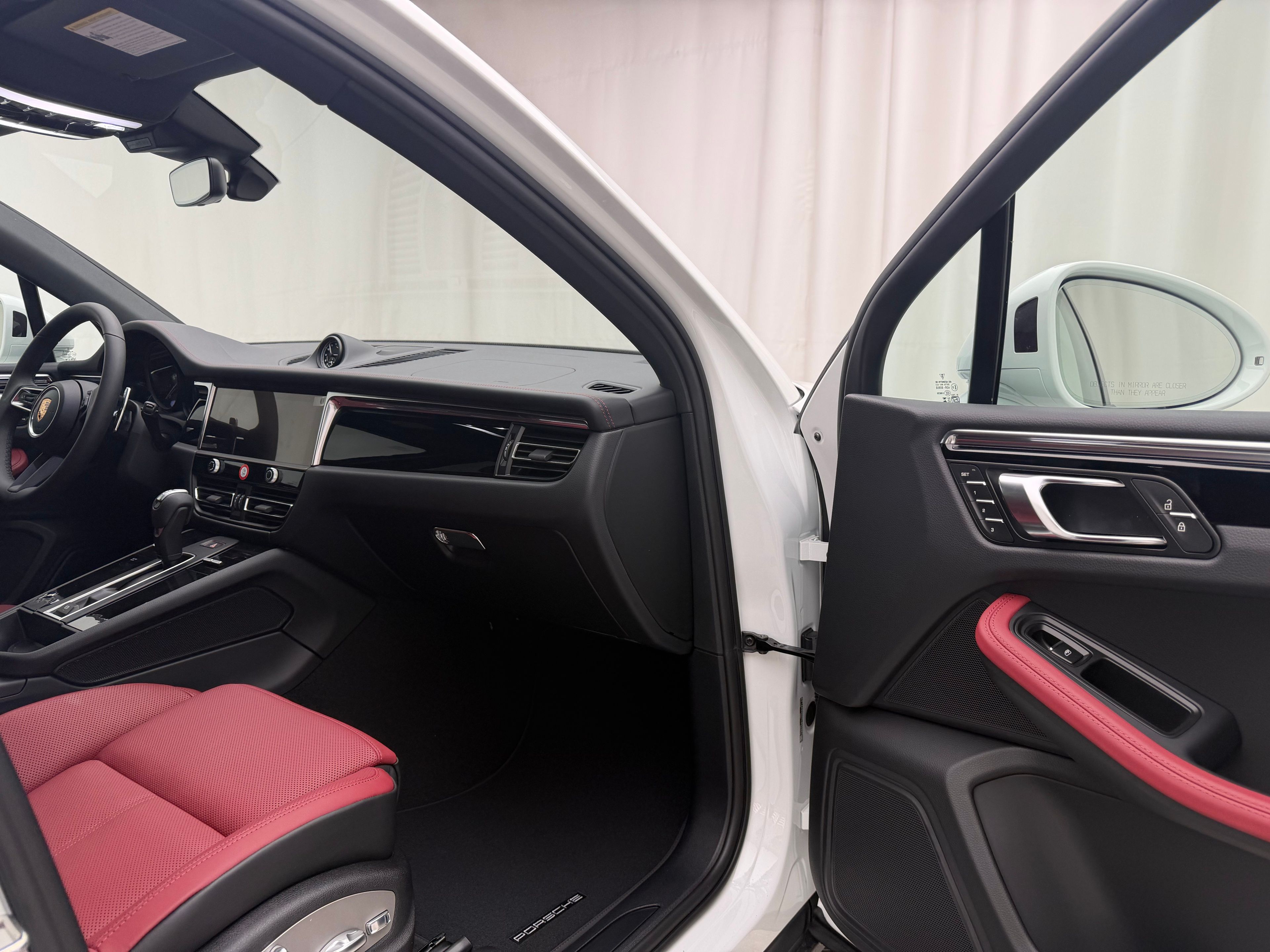 Thumbnail: 2026 Porsche Macan - 12