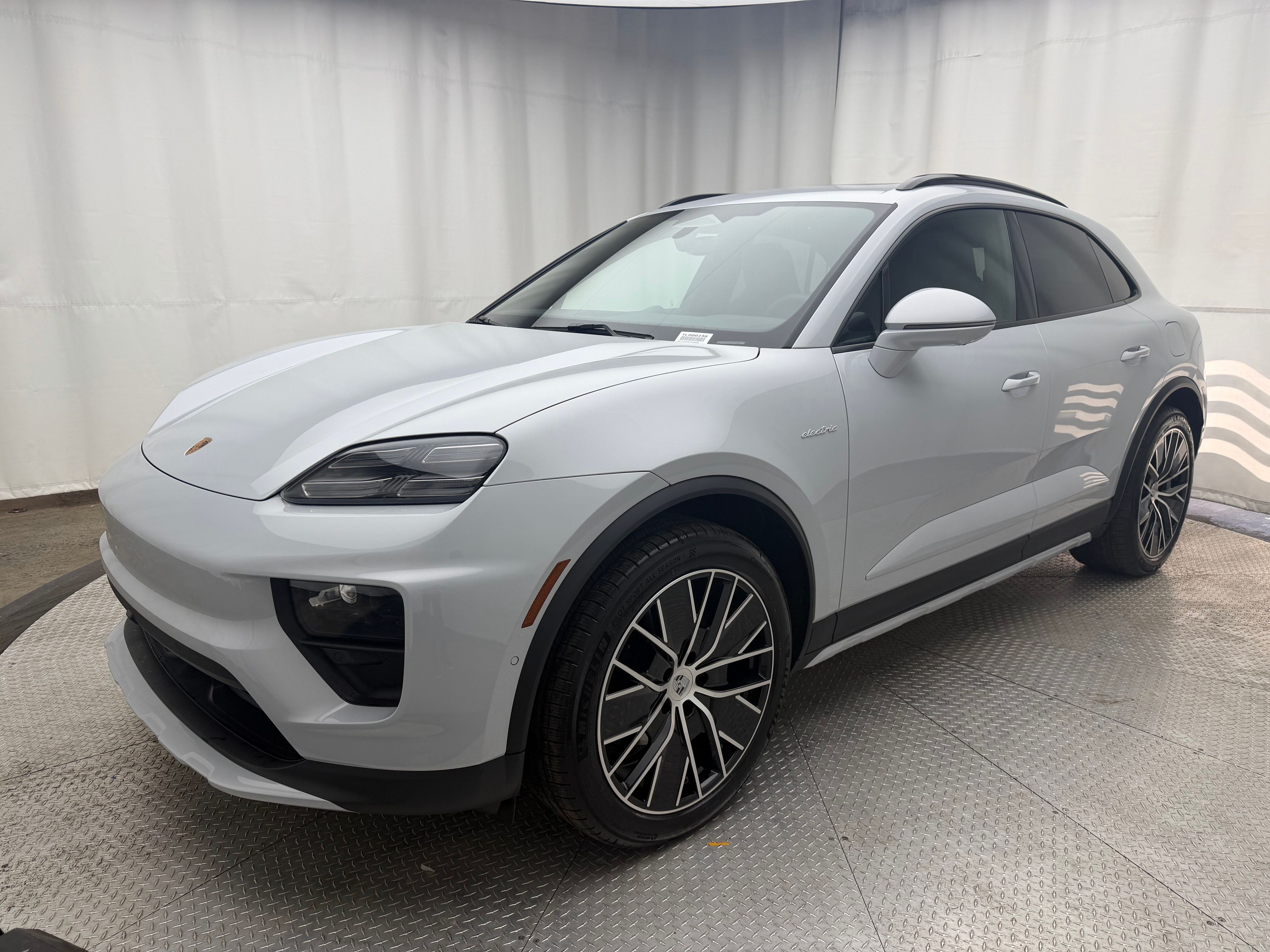 Thumbnail: 2026 Porsche Macan - 1
