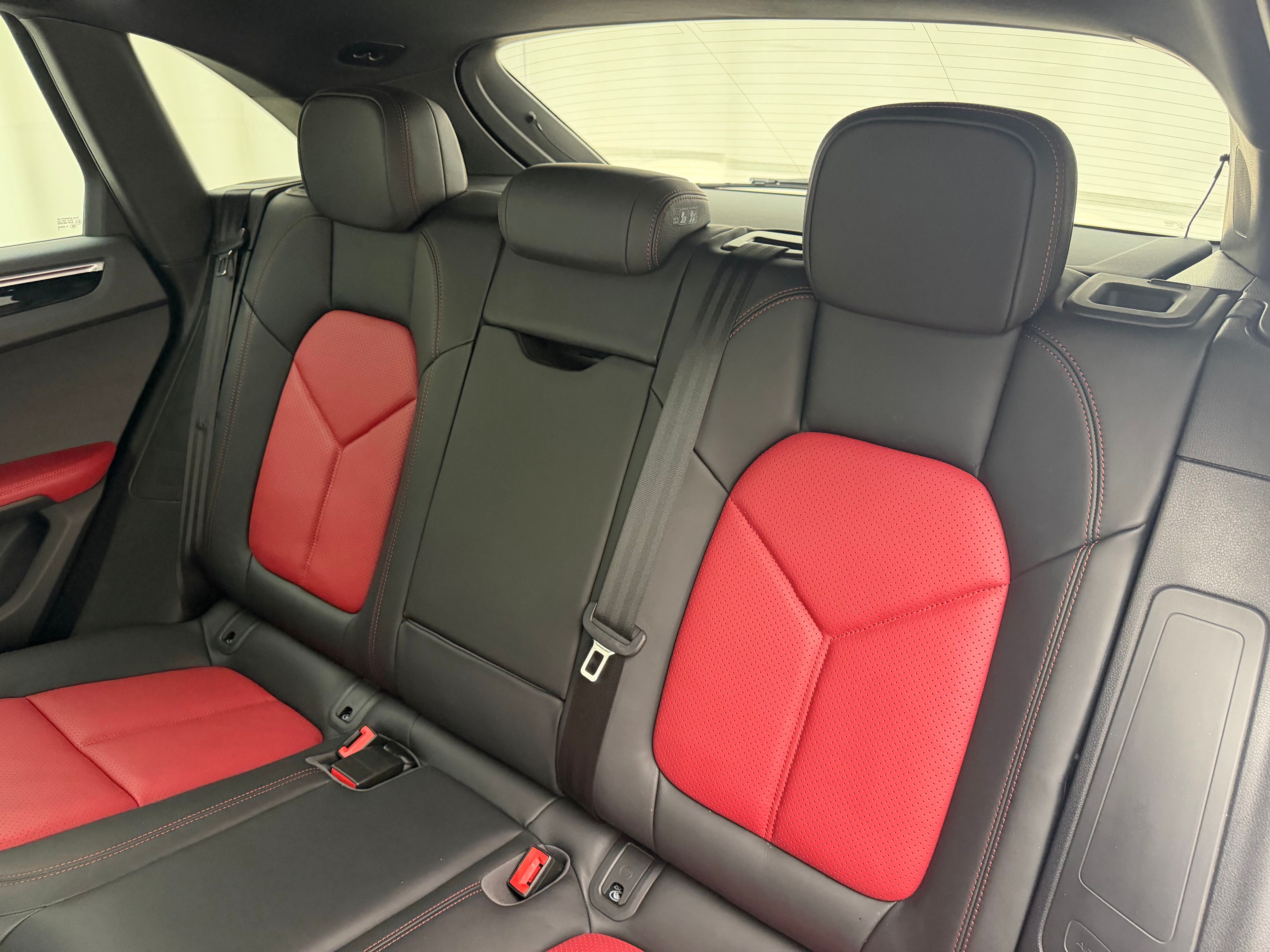 Thumbnail: 2020 Porsche Macan - 25