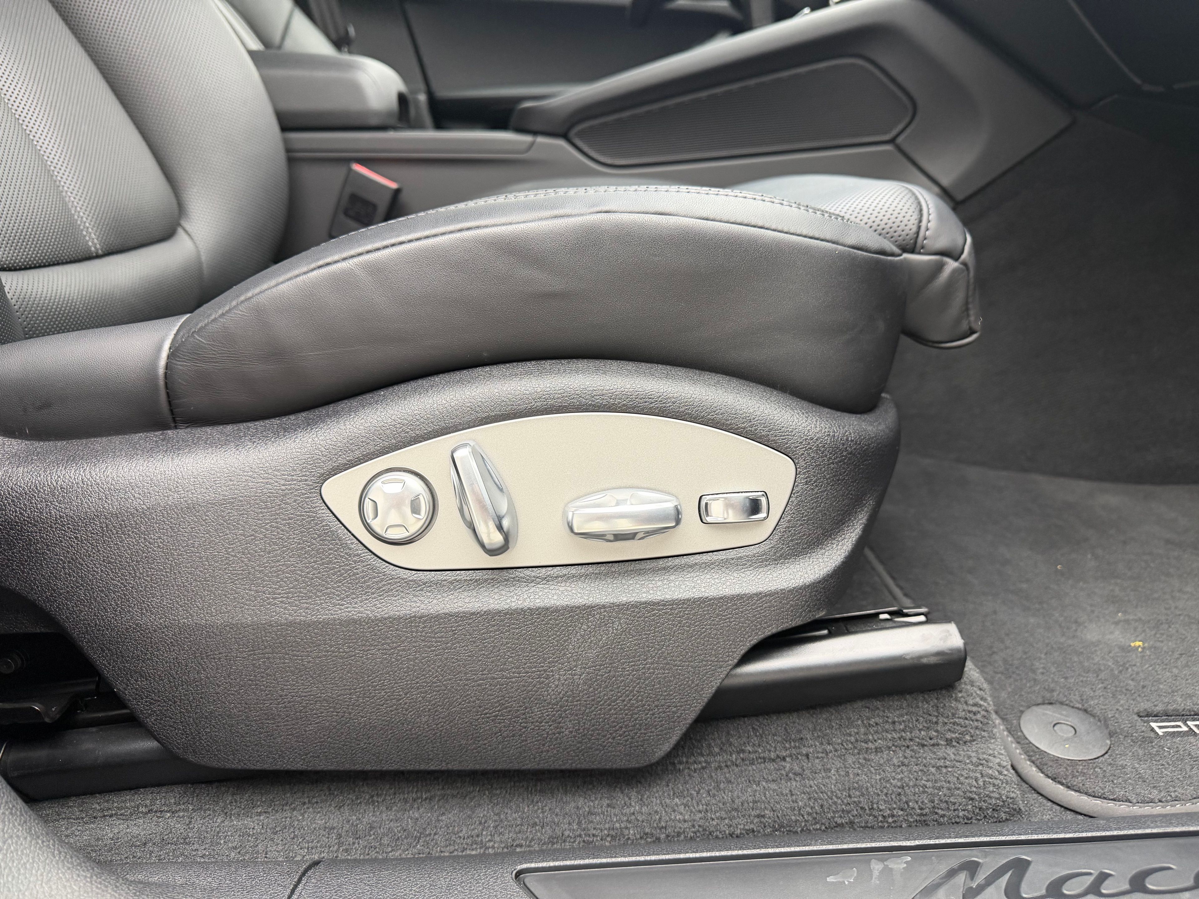 Thumbnail: 2025 Porsche Macan - 19