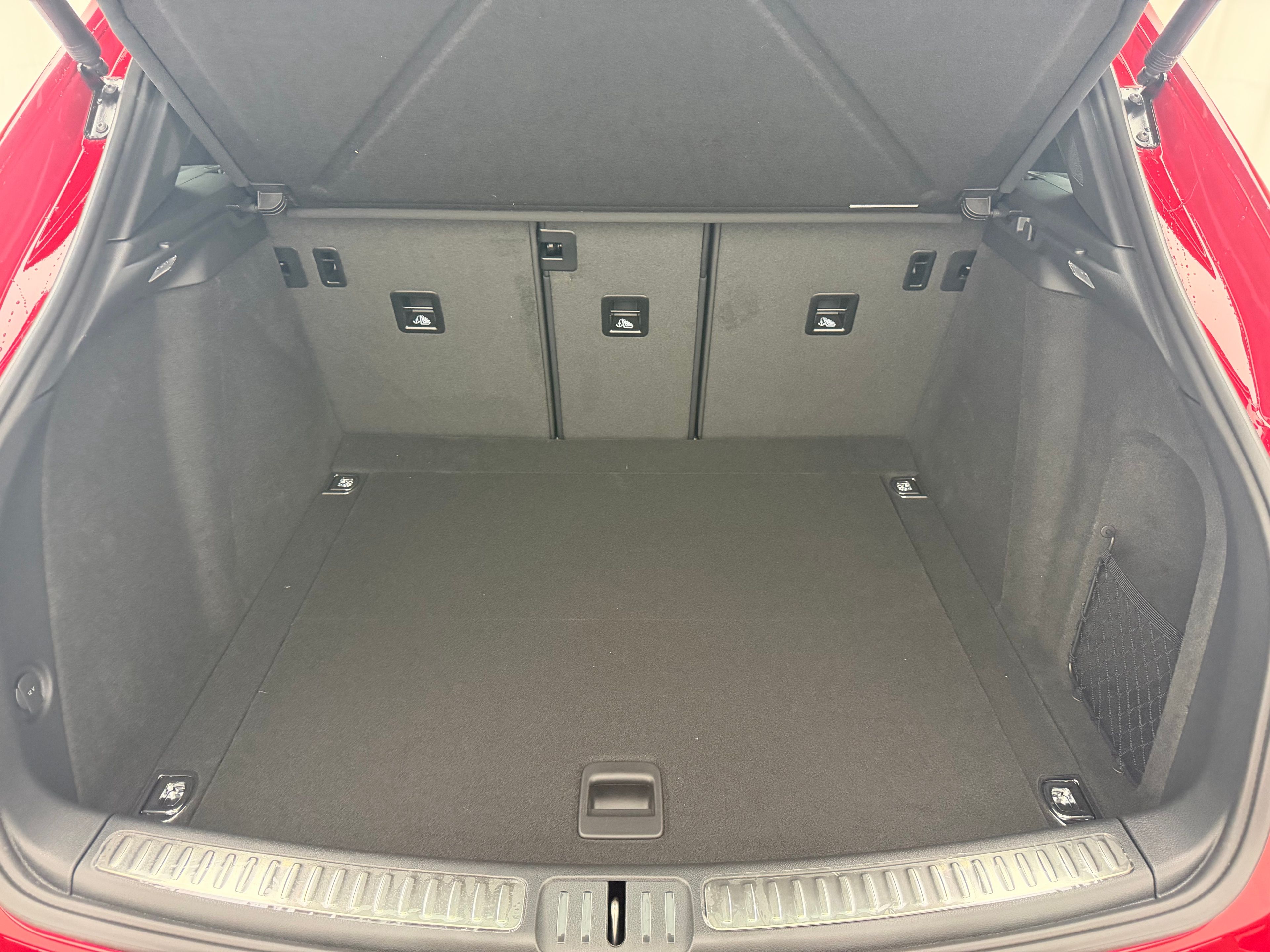 Thumbnail: 2026 Porsche Macan - 30