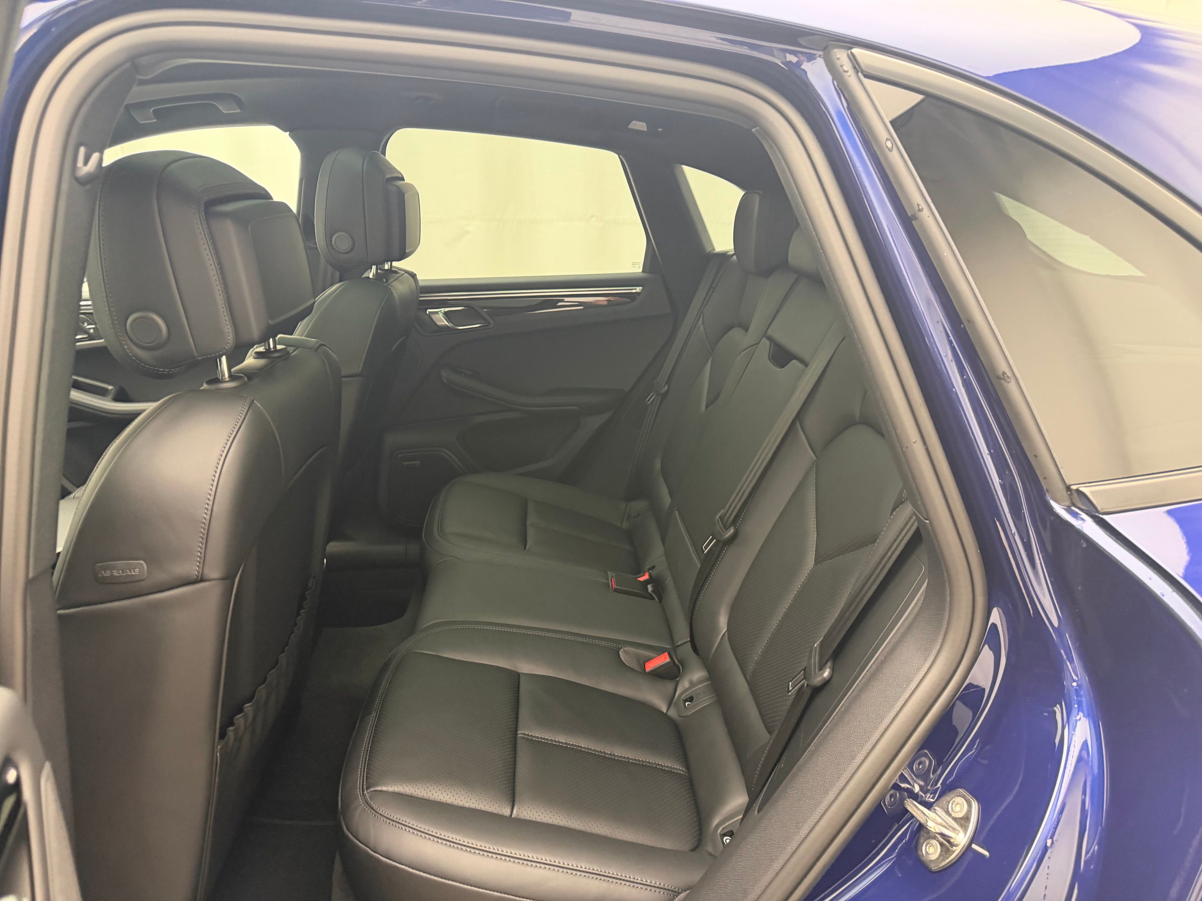 Thumbnail: 2026 Porsche Macan - 27