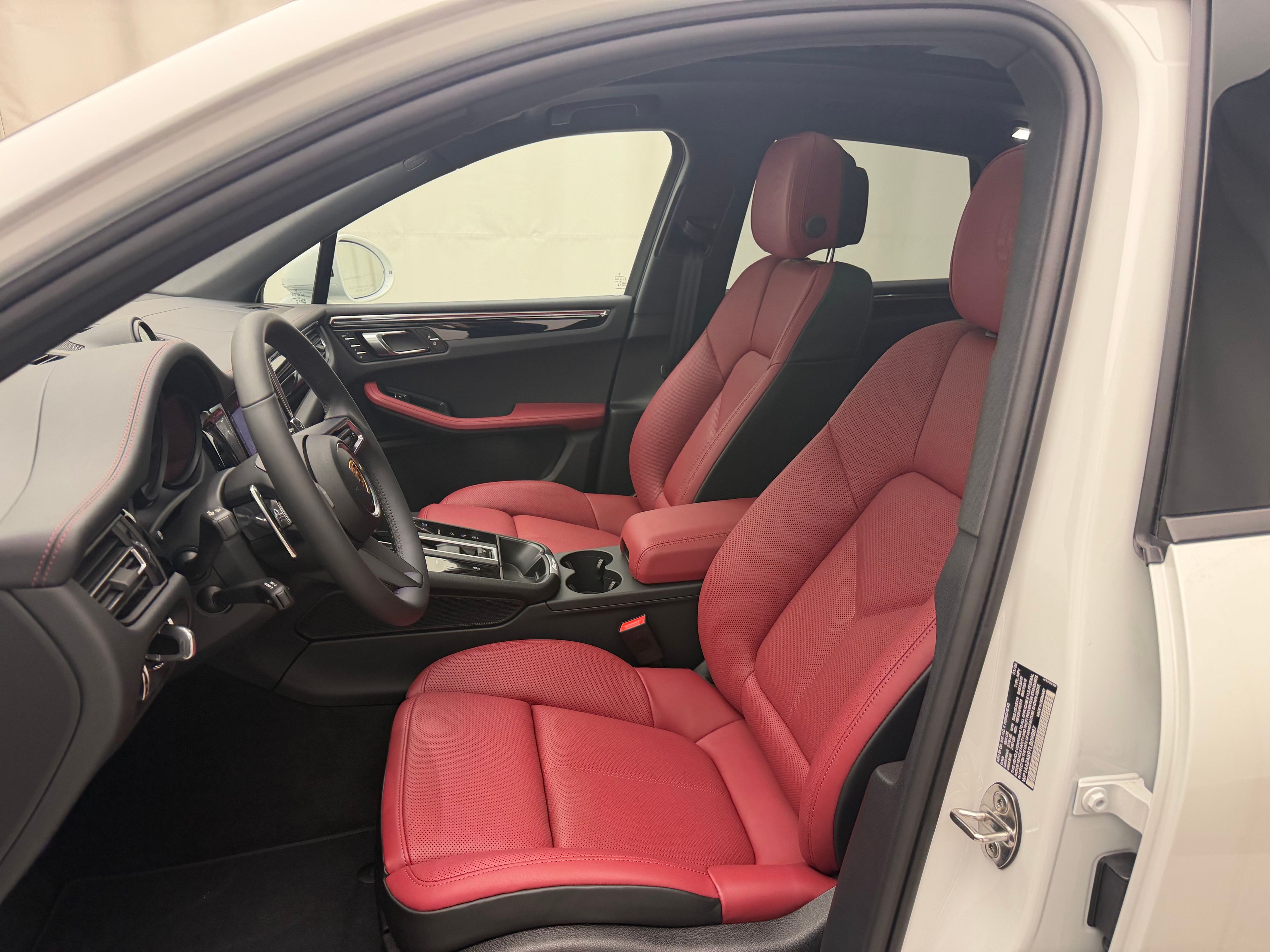 Thumbnail: 2026 Porsche Macan - 5