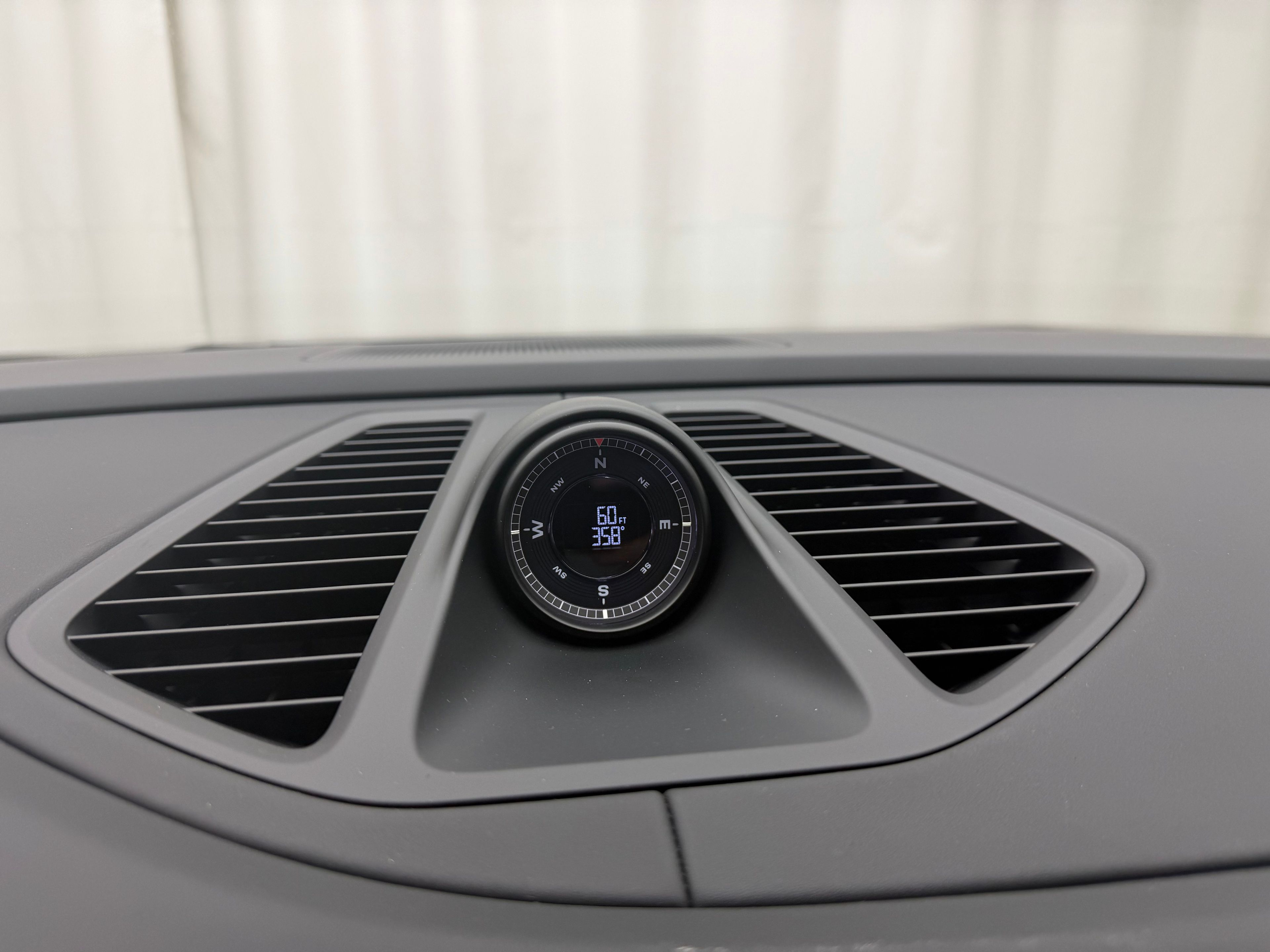 Thumbnail: 2025 Porsche Macan - 31